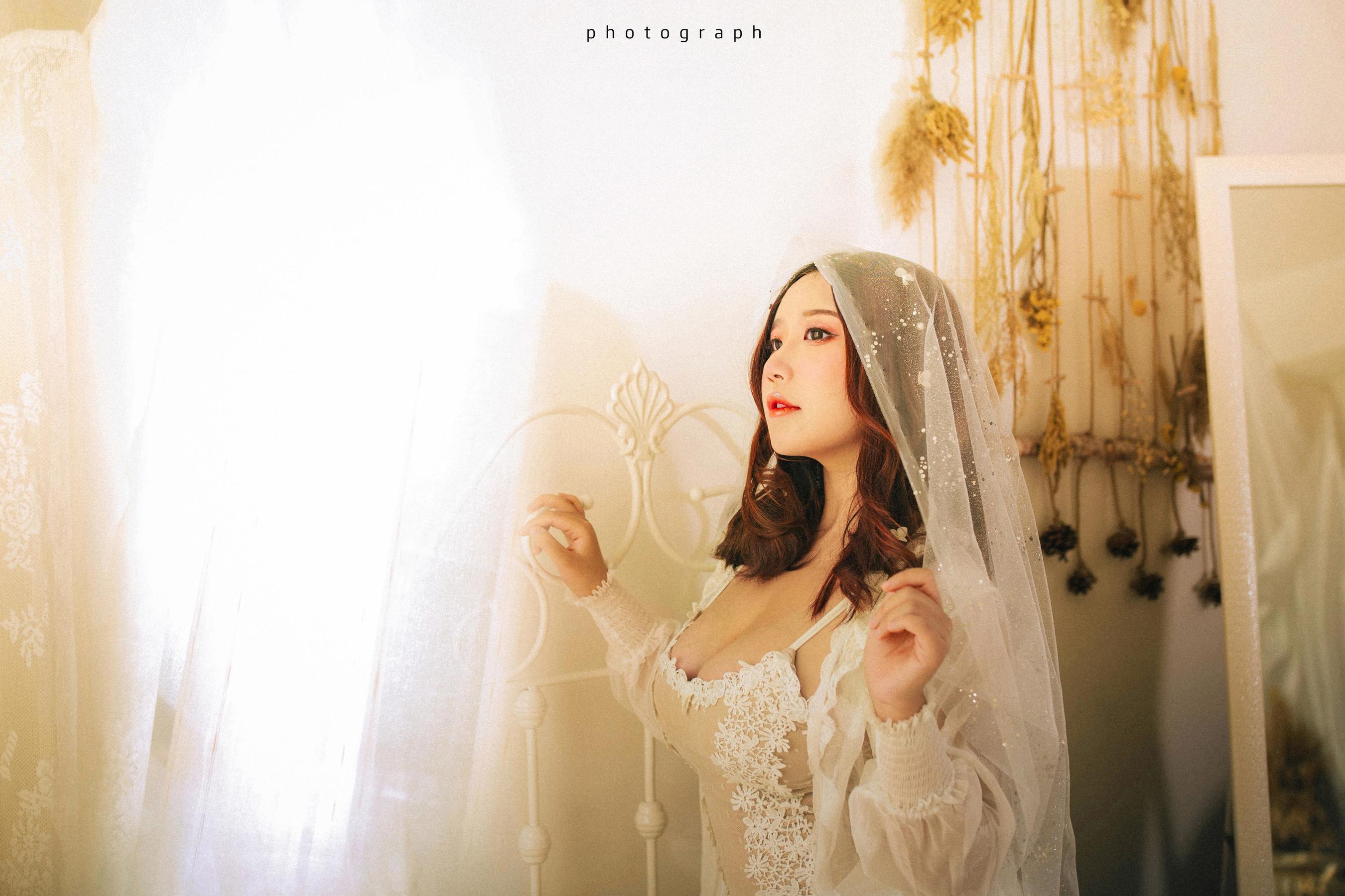 动漫博主穆零Mu0 – 白色 [11P] - 秀人网免费无水印在线套图写真