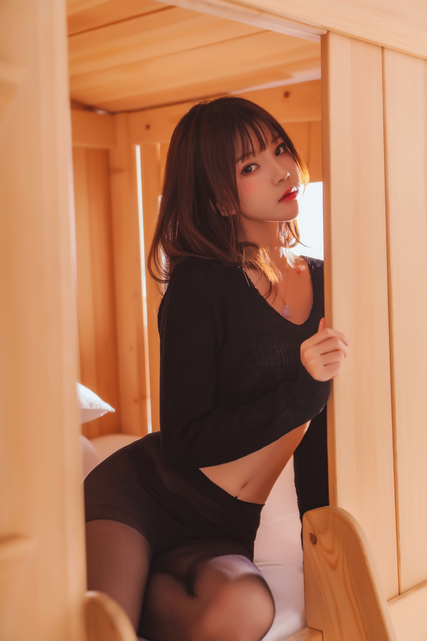 桜桃喵 黑&#038;白 之 性感黑 [32P] - 秀人网免费无水印在线套图写真