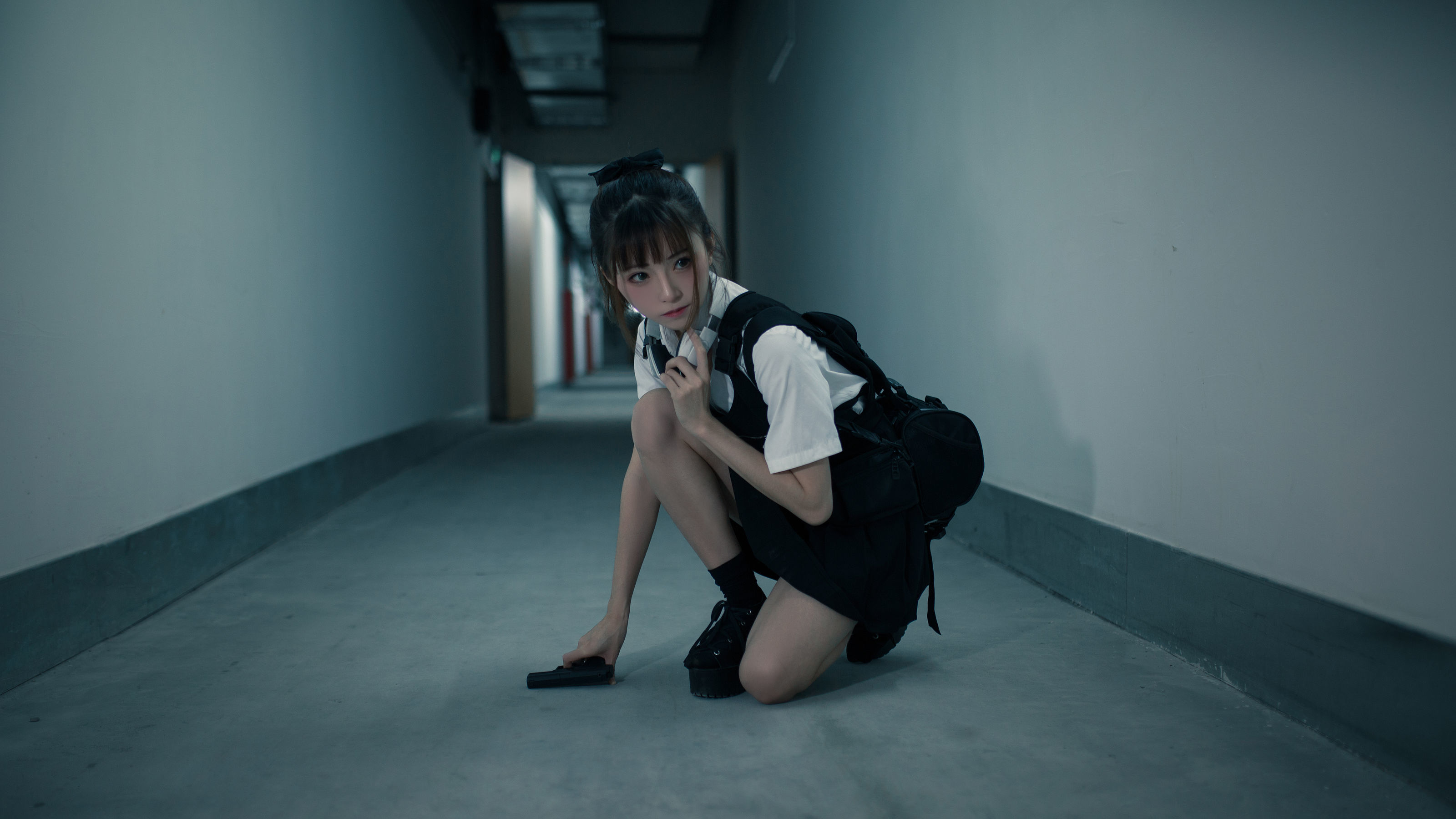 动漫博主Kitaro_绮太郎 束手就擒 [13P] - 秀人网免费无水印在线套图写真