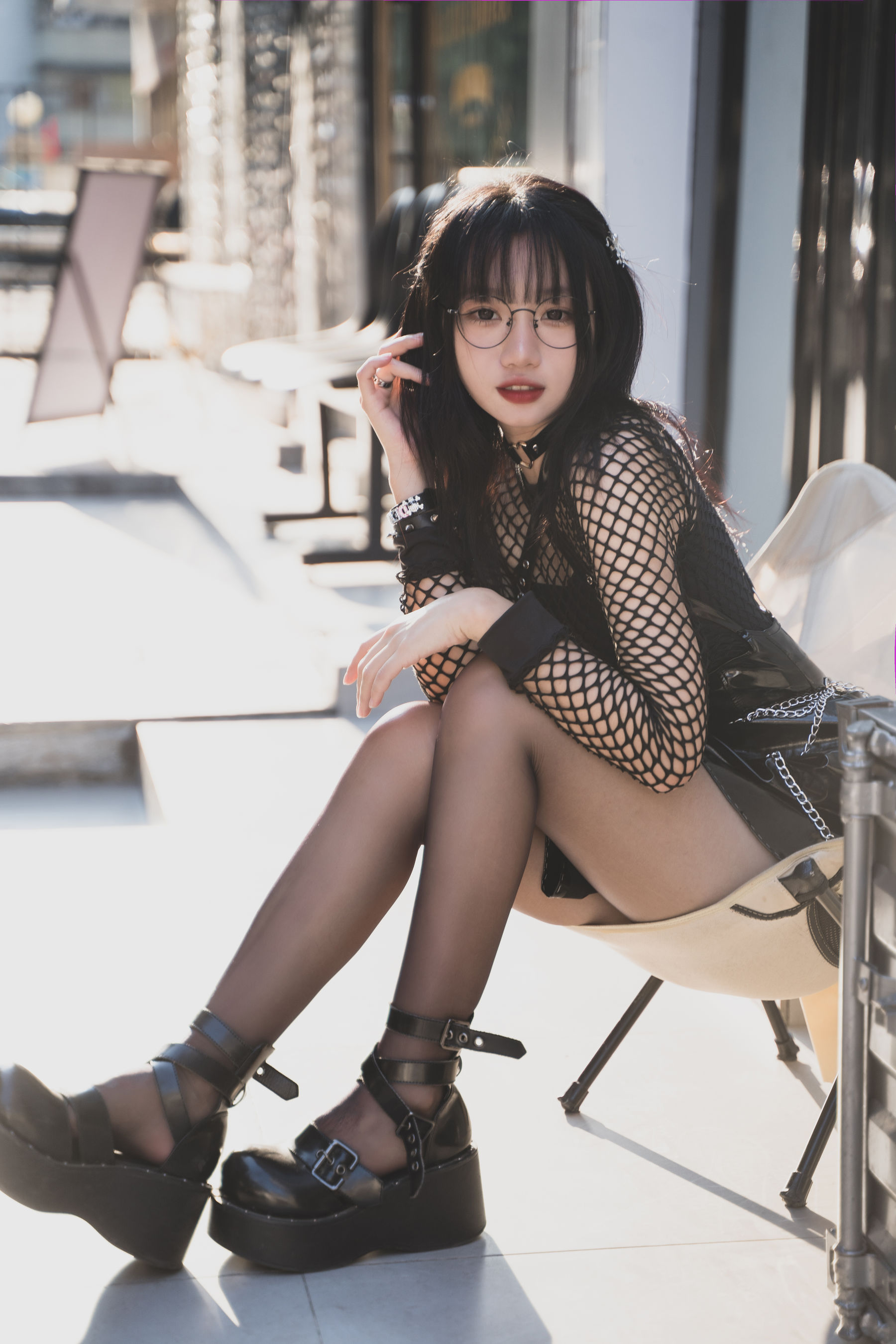 动漫博主柒柒要乖哦 – 黑皮裙 [17P] - 秀人网免费无水印在线套图写真