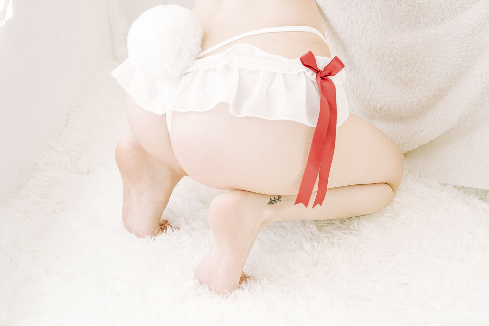 萌妹子眼酱大魔王w – 裸足女仆 [12P] - 秀人网免费无水印在线套图写真