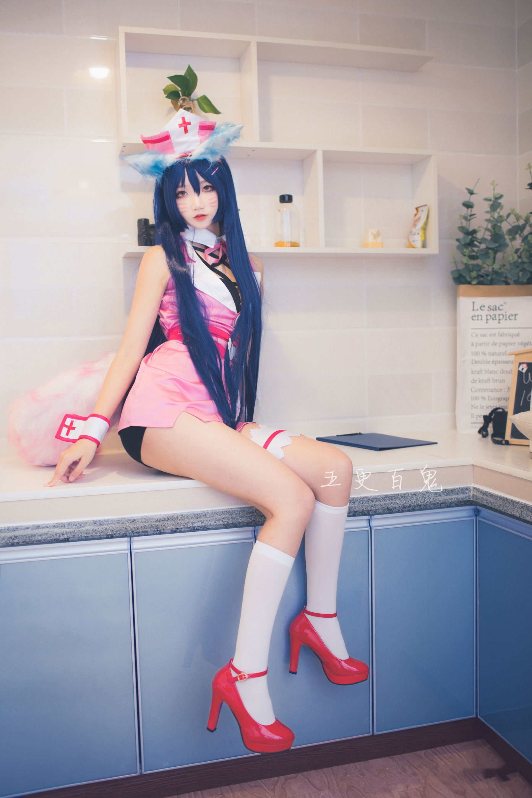 清纯少女五更百鬼 – 九尾 [8P] - 秀人网免费无水印在线套图写真