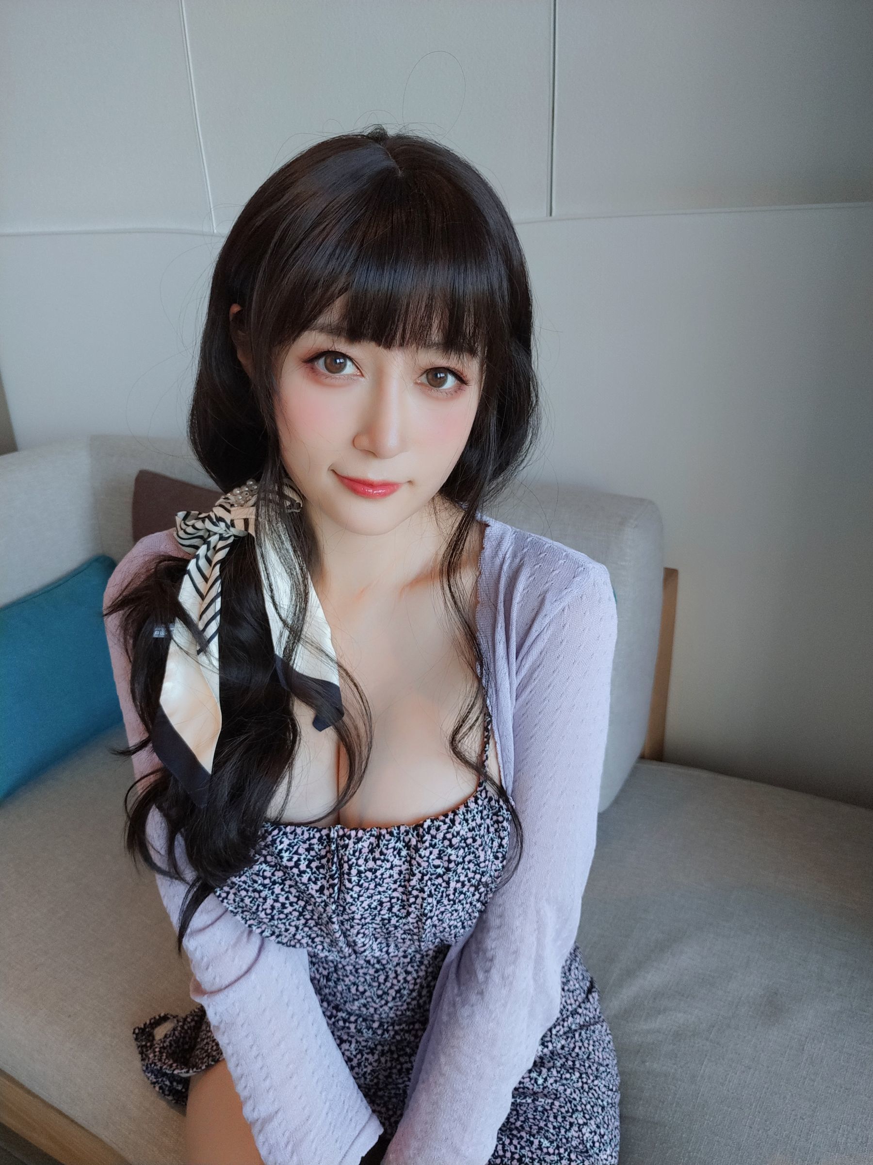 Coser小姐姐白银 – 居家碎花裙 [13P] - 秀人网免费无水印在线套图写真