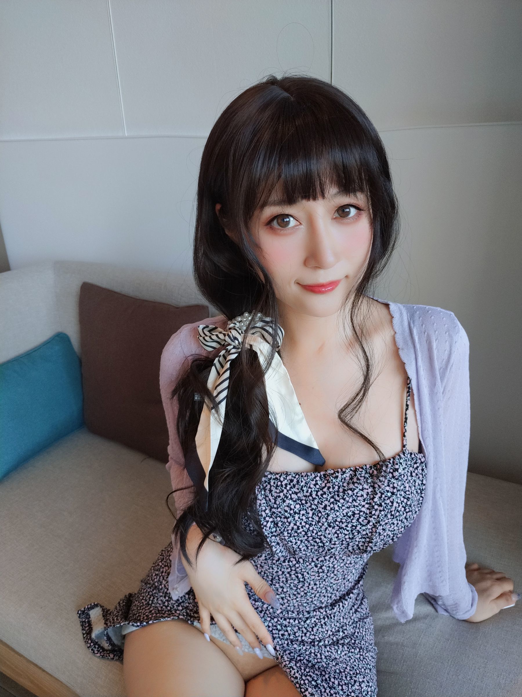 Coser小姐姐白银 – 居家碎花裙 [13P] - 秀人网免费无水印在线套图写真