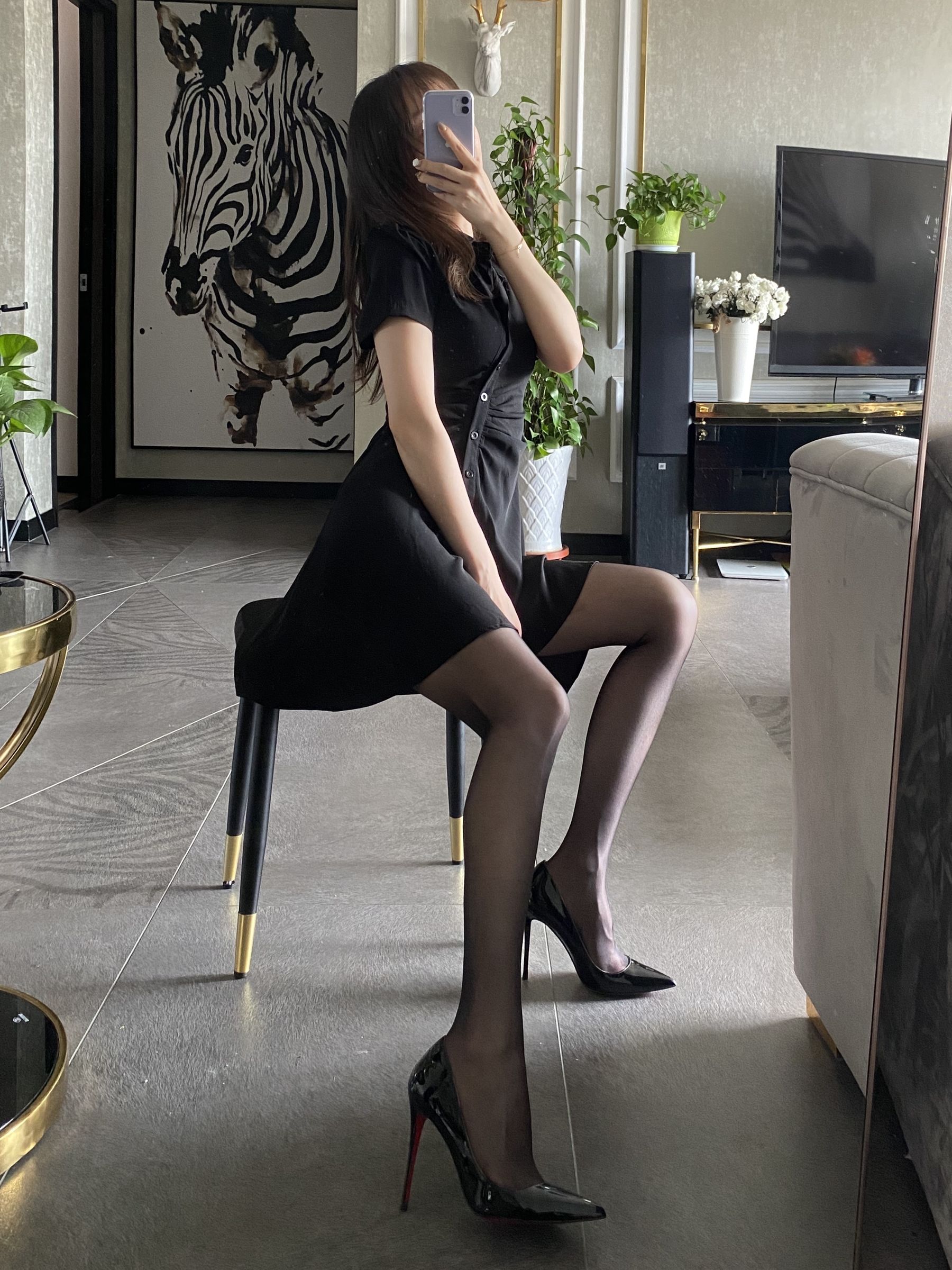 丝足博主麋鹿_Monroe 2020.08.27 黑丝梦想 [34P] - 秀人网免费无水印在线套图写真