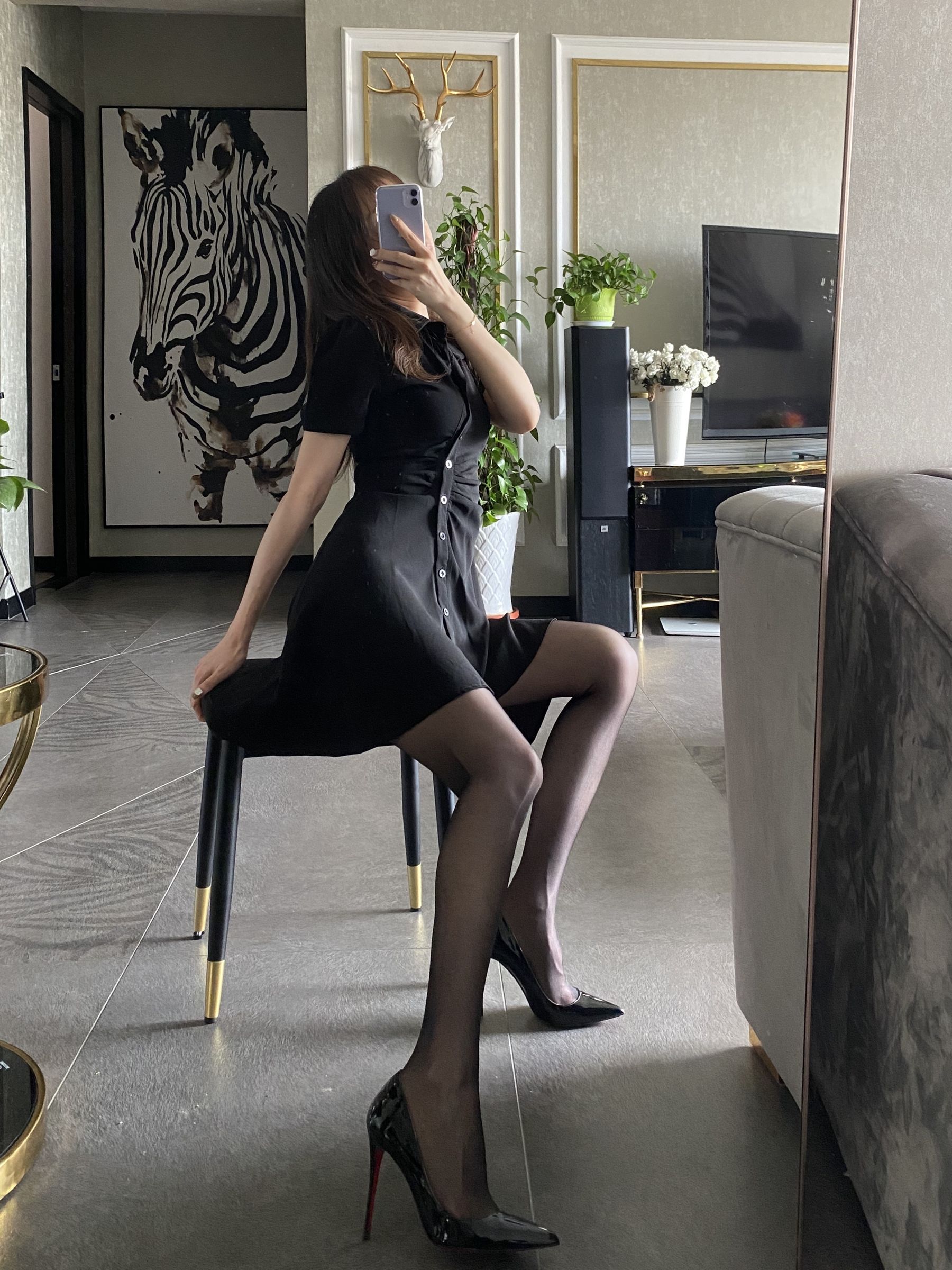 丝足博主麋鹿_Monroe 2020.08.27 黑丝梦想 [34P] - 秀人网免费无水印在线套图写真