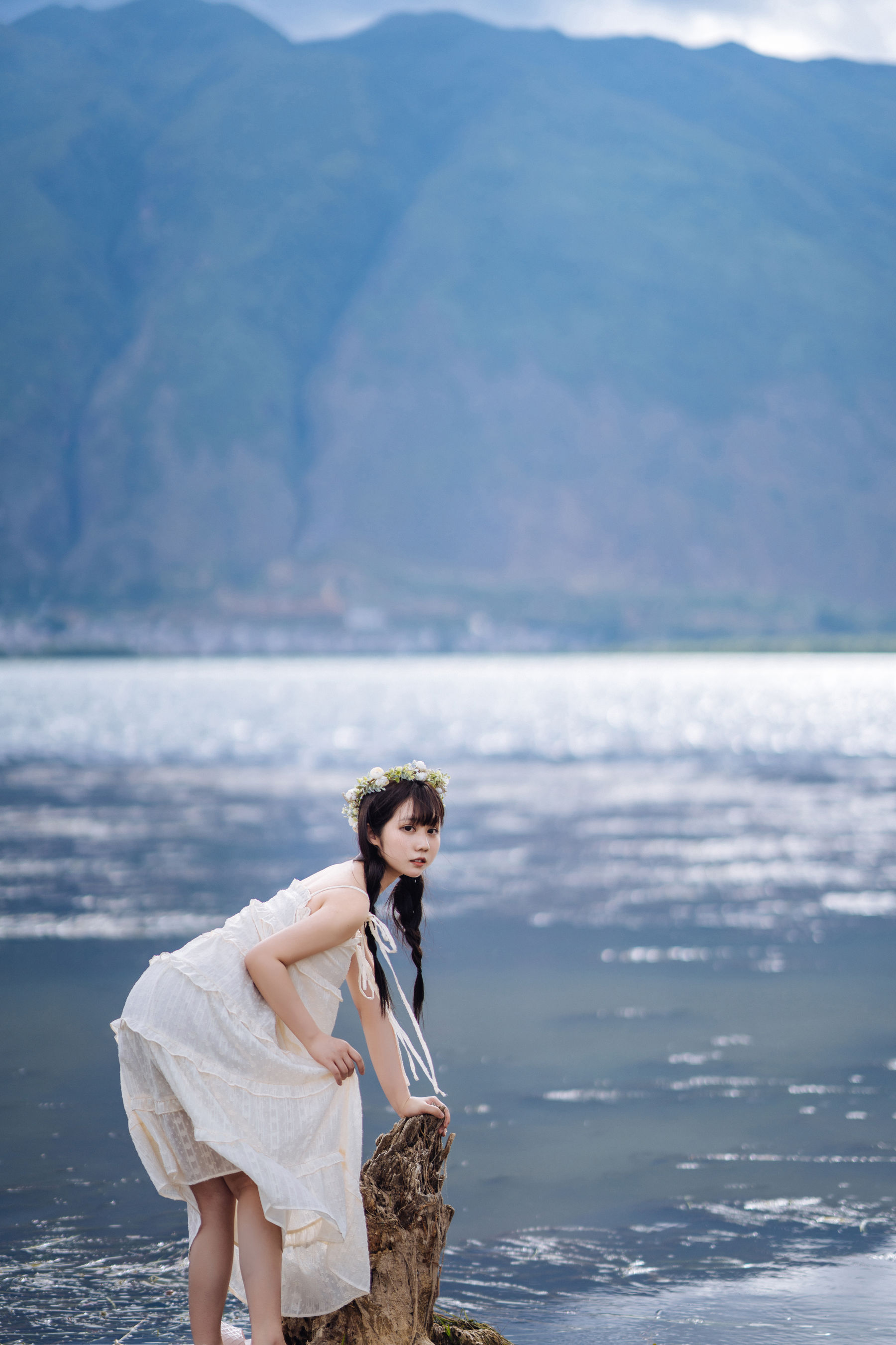 微博福利姬镜酱 – 静夏之花环女孩 [43P] - 秀人网免费无水印在线套图写真