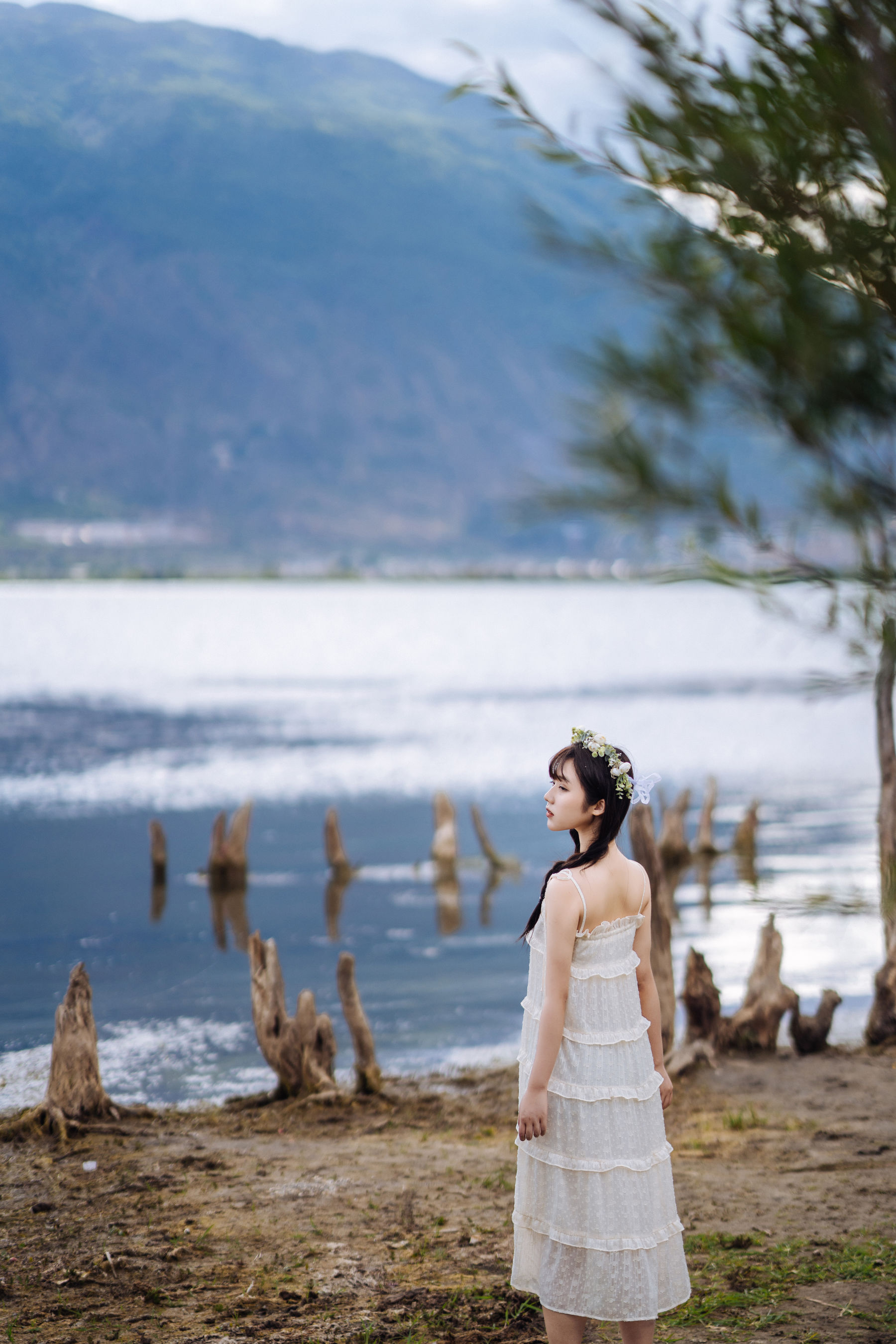 微博福利姬镜酱 – 静夏之花环女孩 [43P] - 秀人网免费无水印在线套图写真