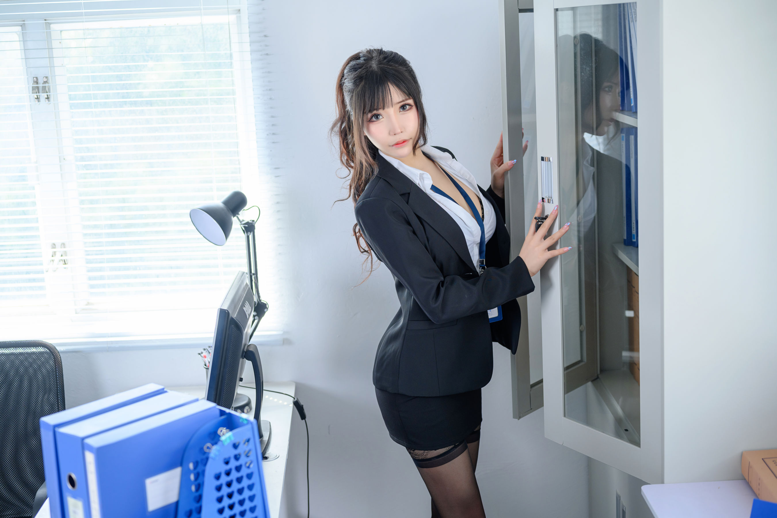 二次元妹子抱走莫子aa – OL太太 [78P] - 秀人网免费无水印在线套图写真