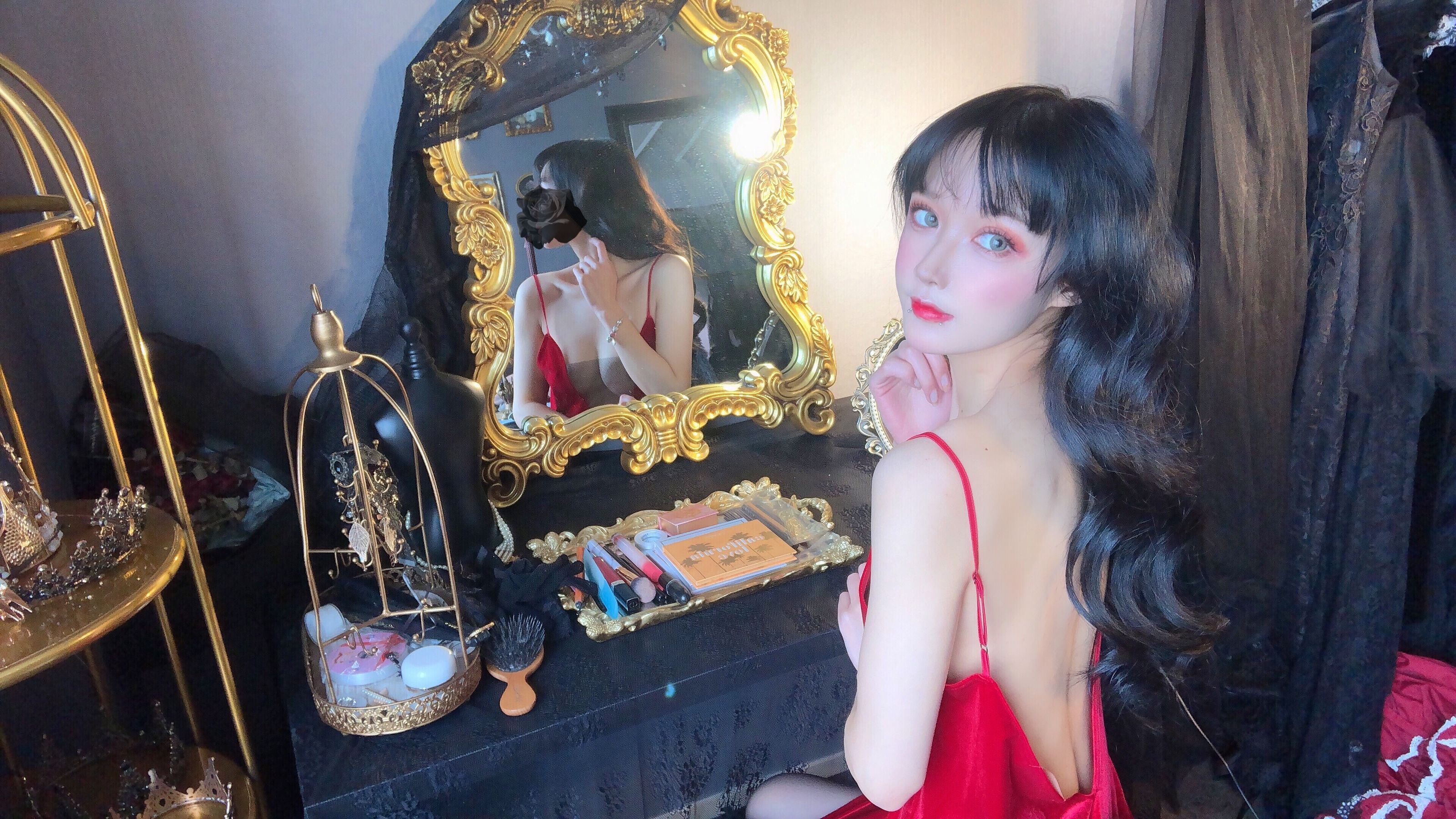 动漫博主阿包也是兔娘 – 红丝绒睡衣 [18P] - 秀人网免费无水印在线套图写真