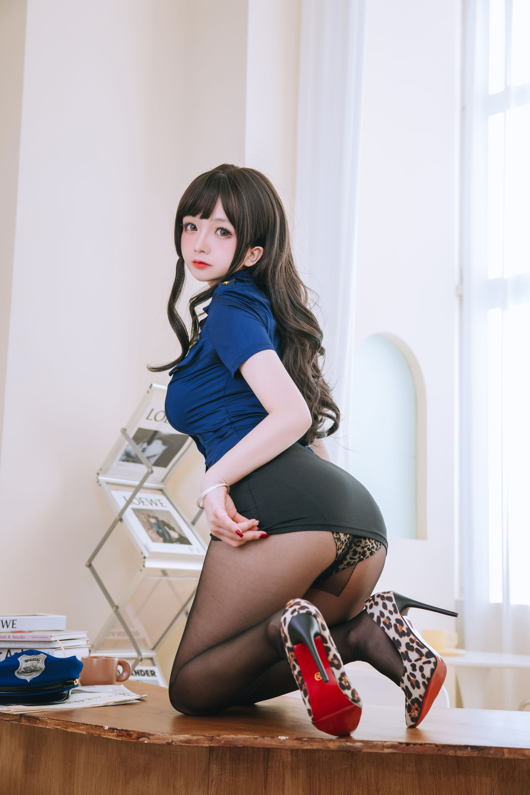 Cosplay日奈娇 – 豹纹女警 [109P] - 秀人网免费无水印在线套图写真