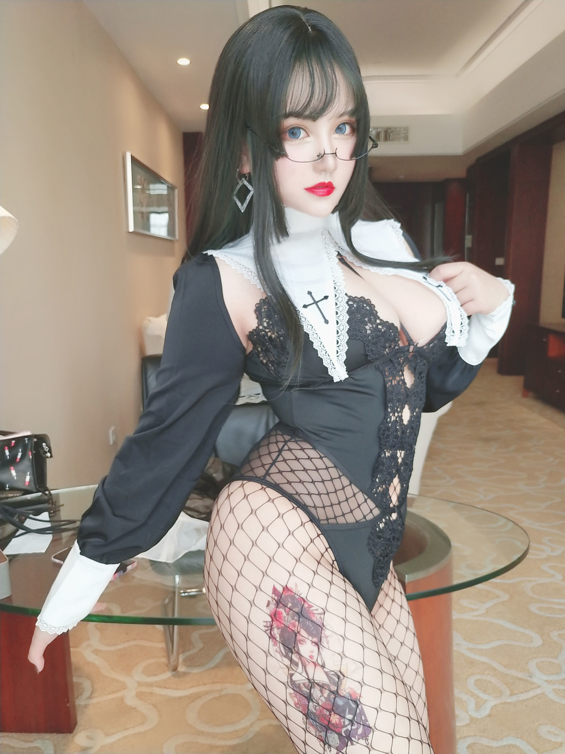 夏鸽鸽不想起床 修女 [40P] - 秀人网免费无水印在线套图写真