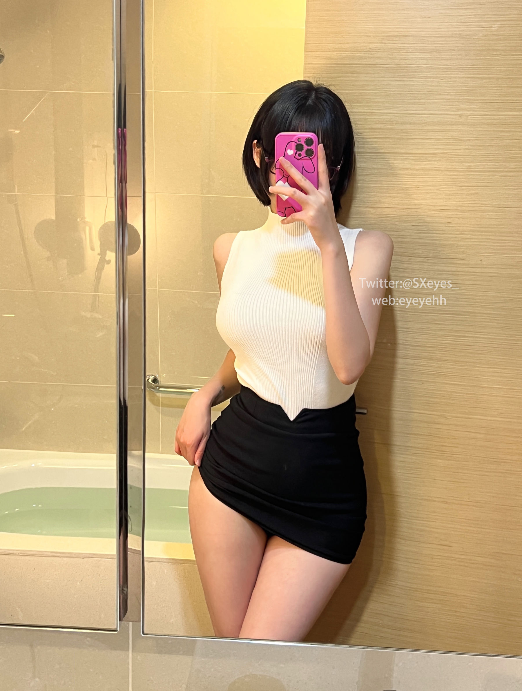 萌妹子眼酱大魔王w – 风吕に入る [26P] - 秀人网免费无水印在线套图写真