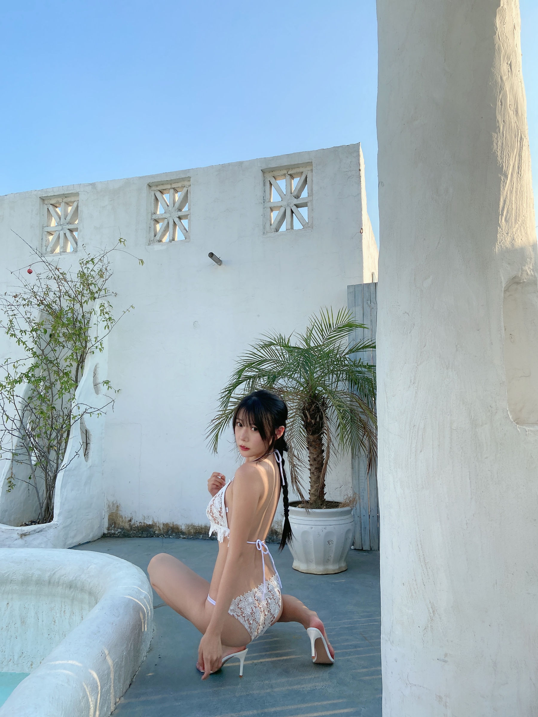 香草喵露露 – 小露乱撞 泳装自拍 [31P] - 秀人网免费无水印在线套图写真