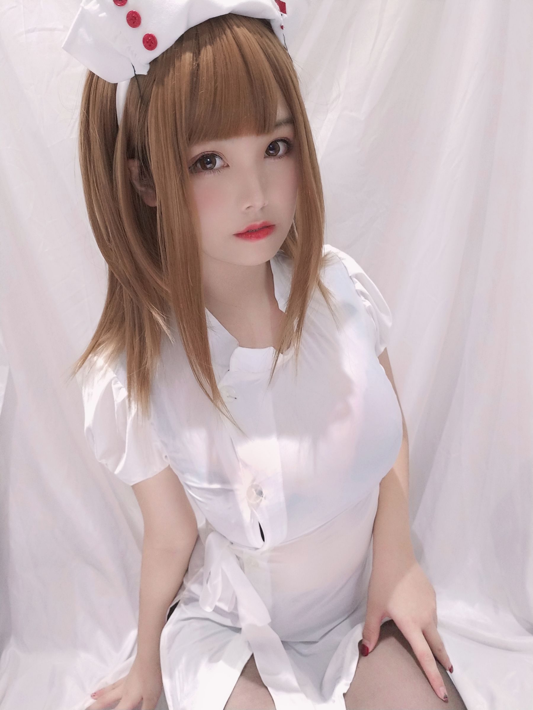 萌系小姐姐蜜汁猫裘 – 小护士 [41P] - 秀人网免费无水印在线套图写真