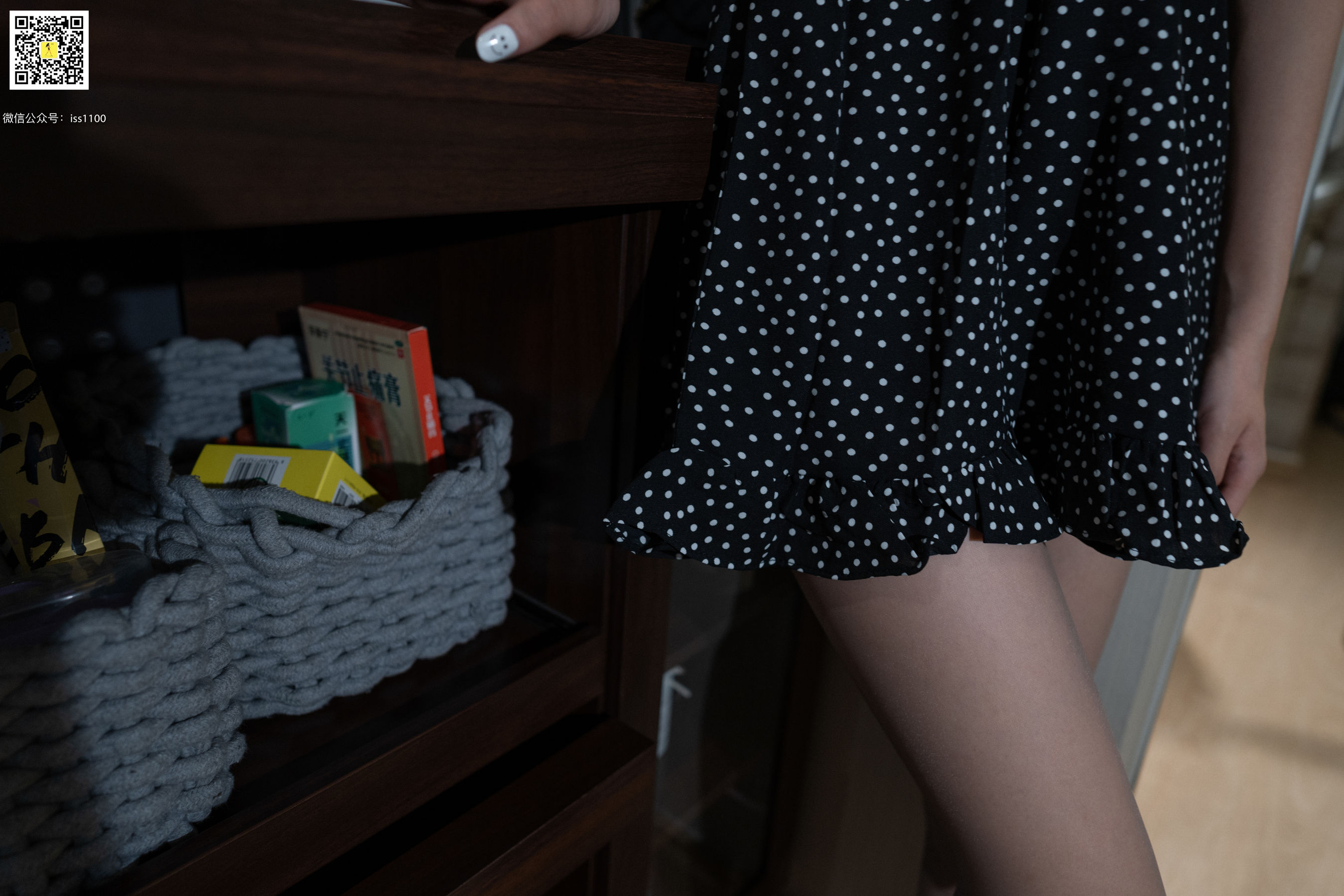 [ISS系列] 酱酱 超薄连裤袜碎花裙 [90P] - 秀人网免费无水印在线套图写真