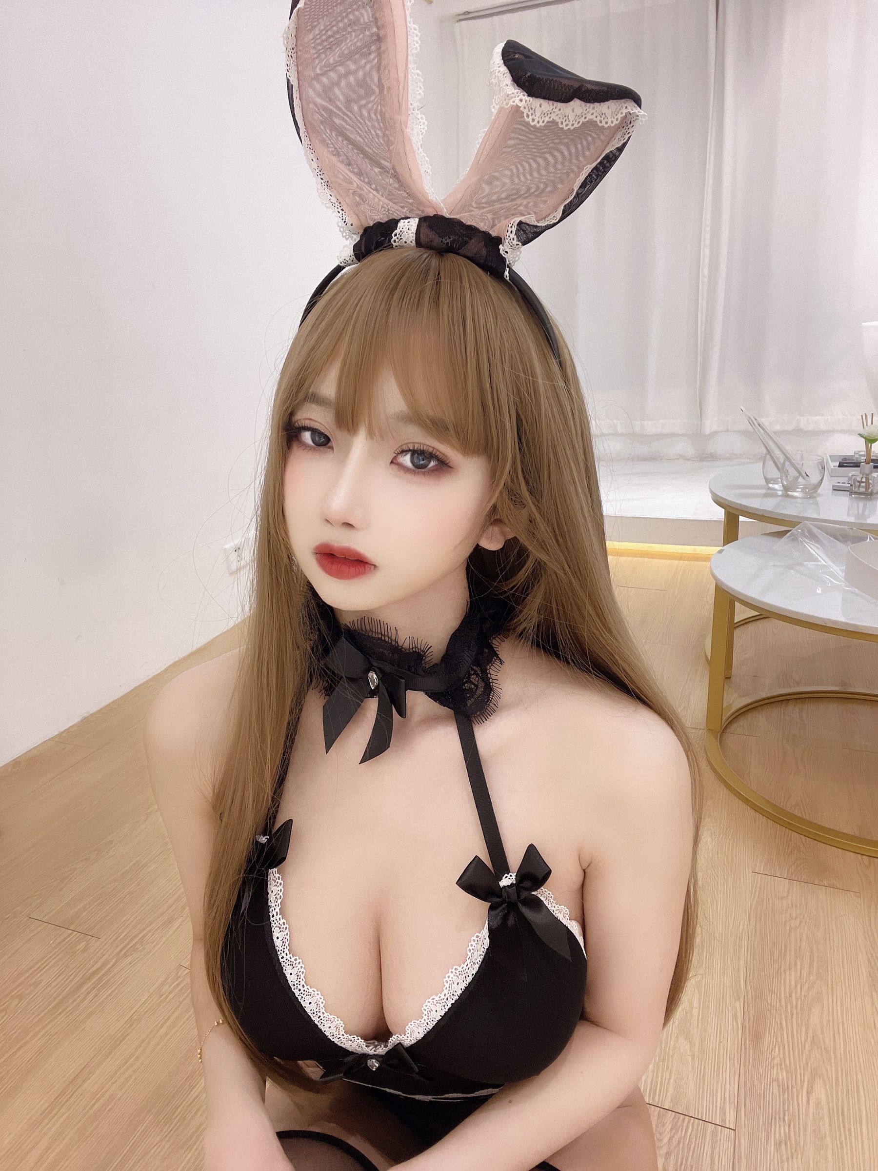 白嫩美少女鬼畜瑶 – 蕾丝兔女郎 [50P] - 秀人网免费无水印在线套图写真