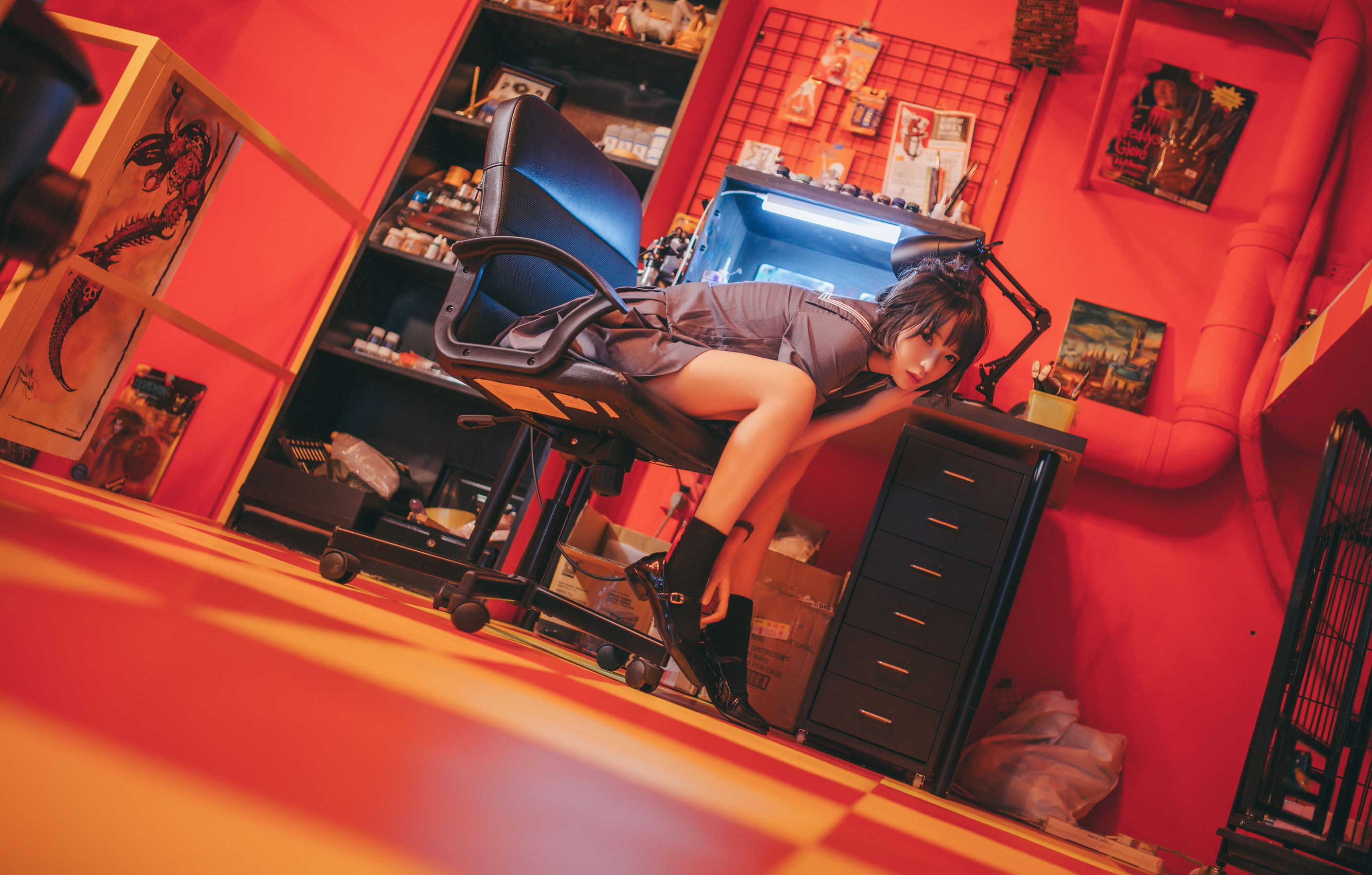 [萝莉COS] 疯猫ss《被囚禁的少女》 [44P] - 秀人网免费无水印在线套图写真