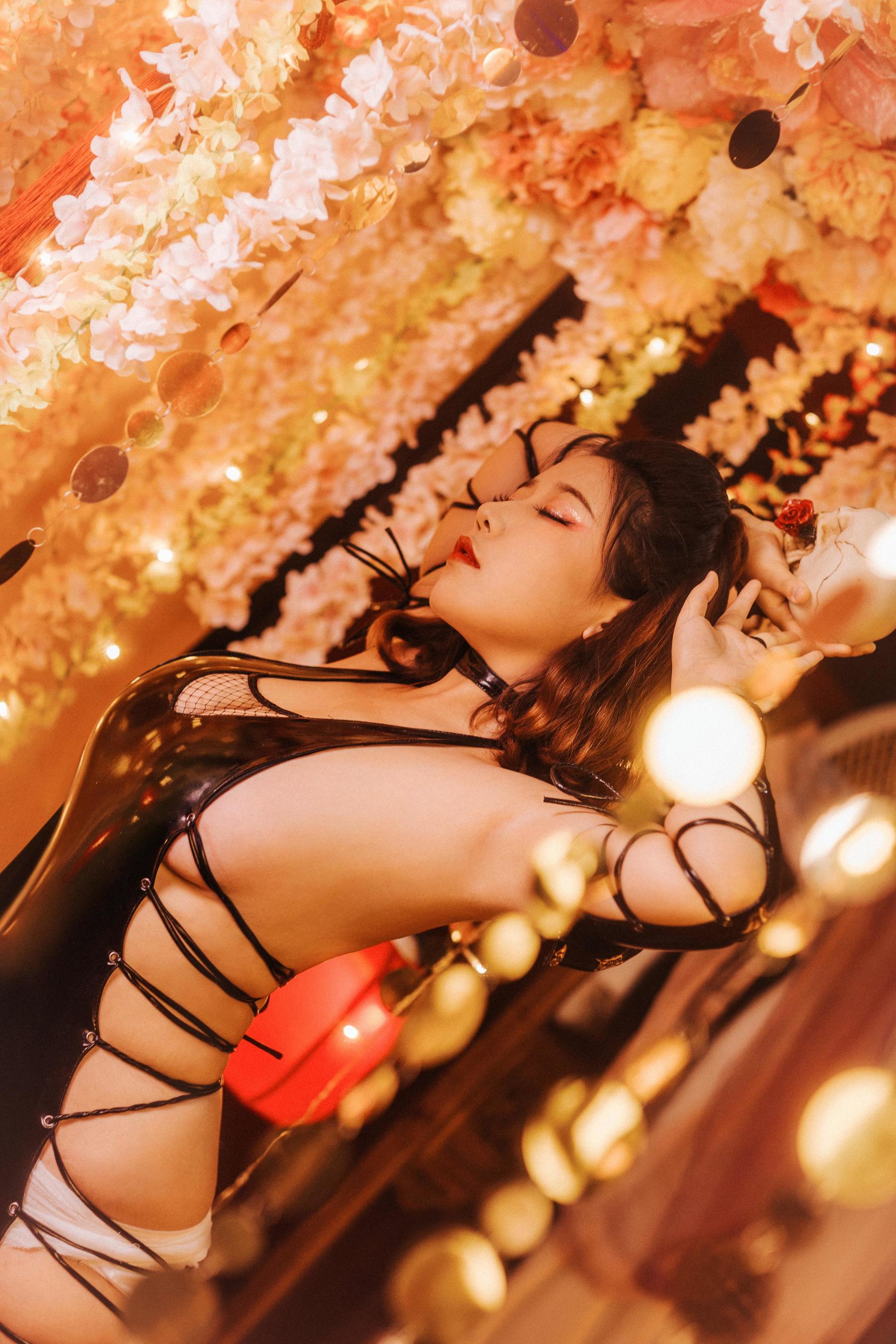 动漫博主穆零Mu0 – 黑胶 [19P] - 秀人网免费无水印在线套图写真