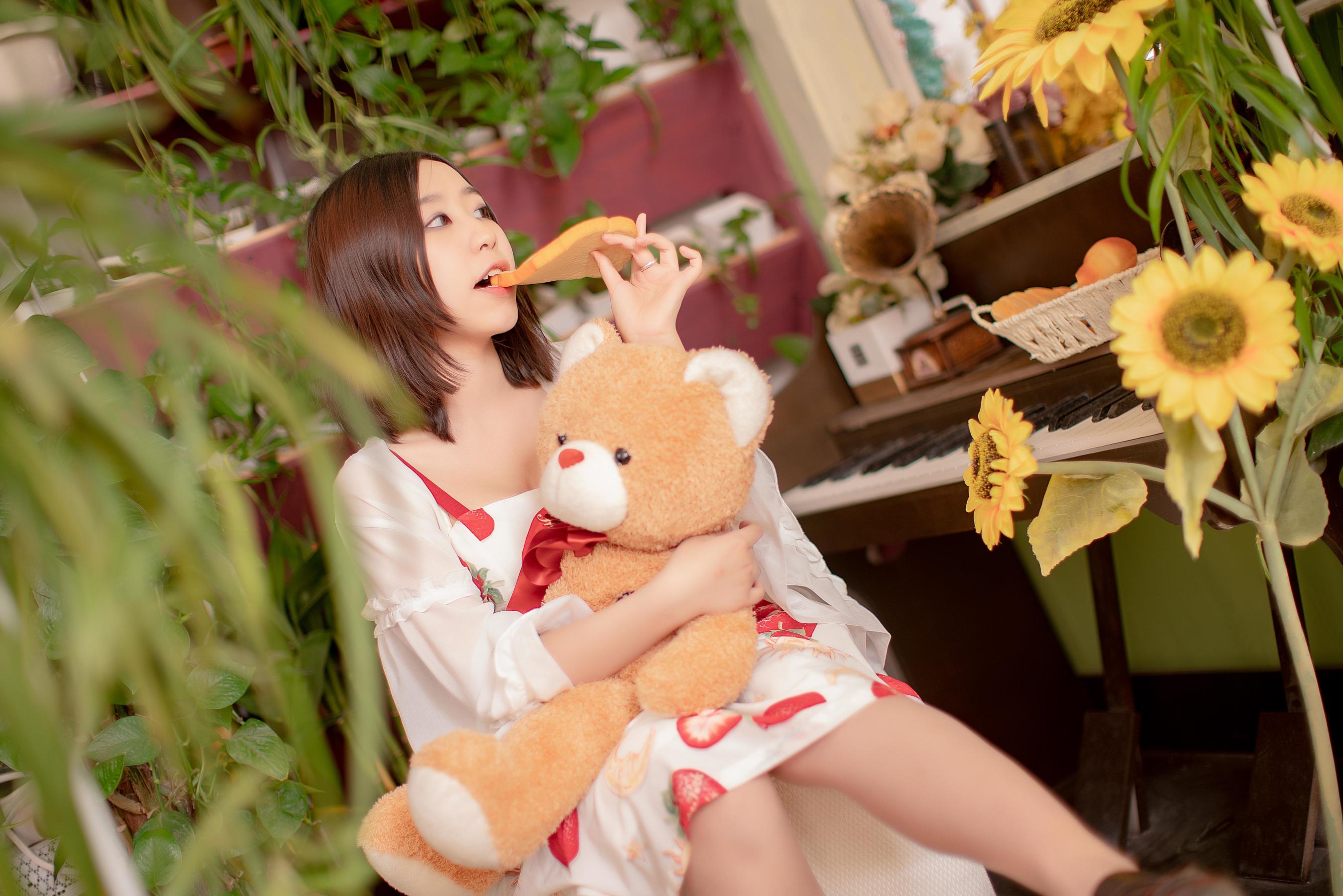 动漫博主穆零Mu0 – 小草莓 [26P] - 秀人网免费无水印在线套图写真