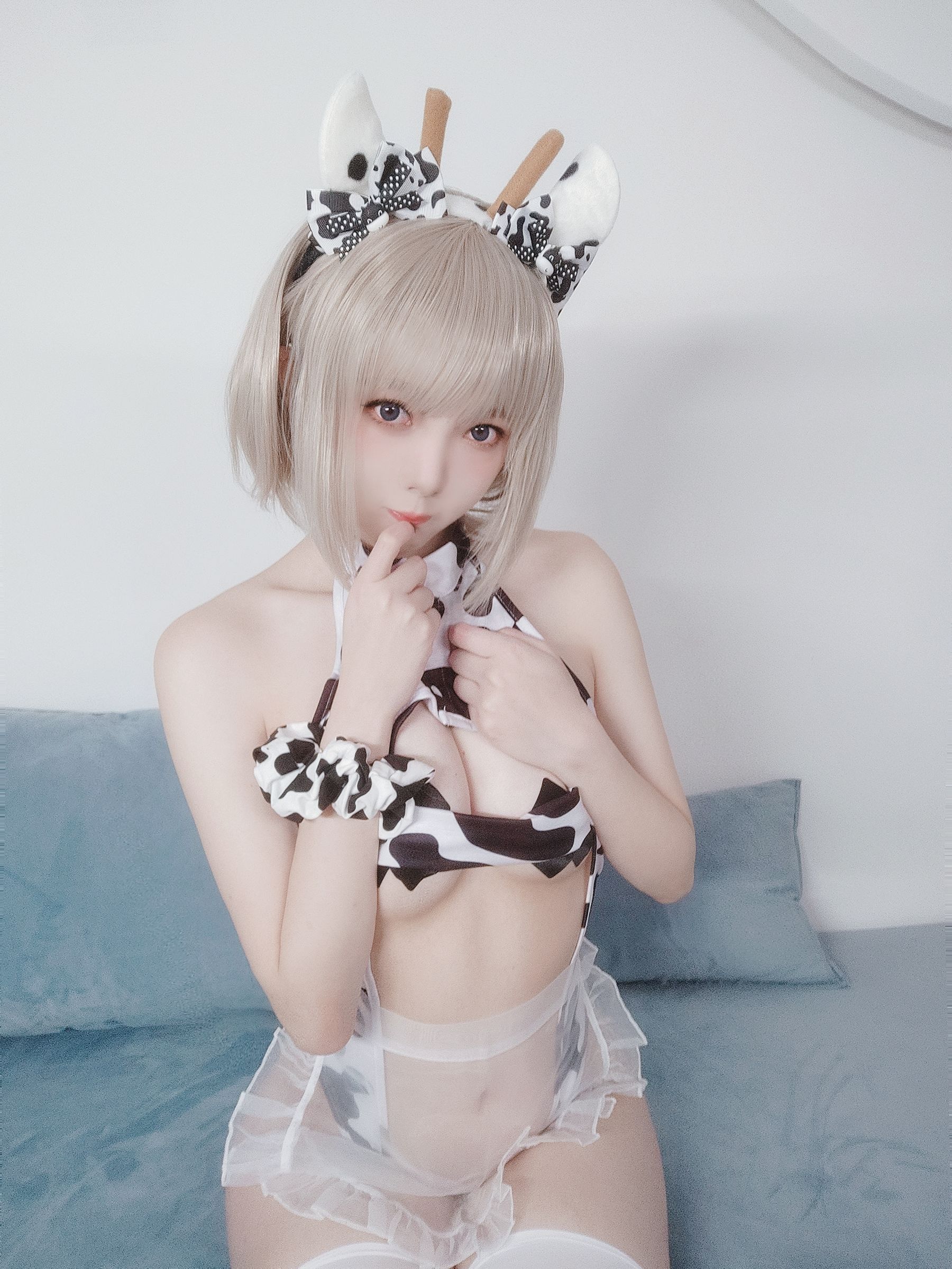 动漫博主弥七Minana – 奶牛 [50P] - 秀人网免费无水印在线套图写真