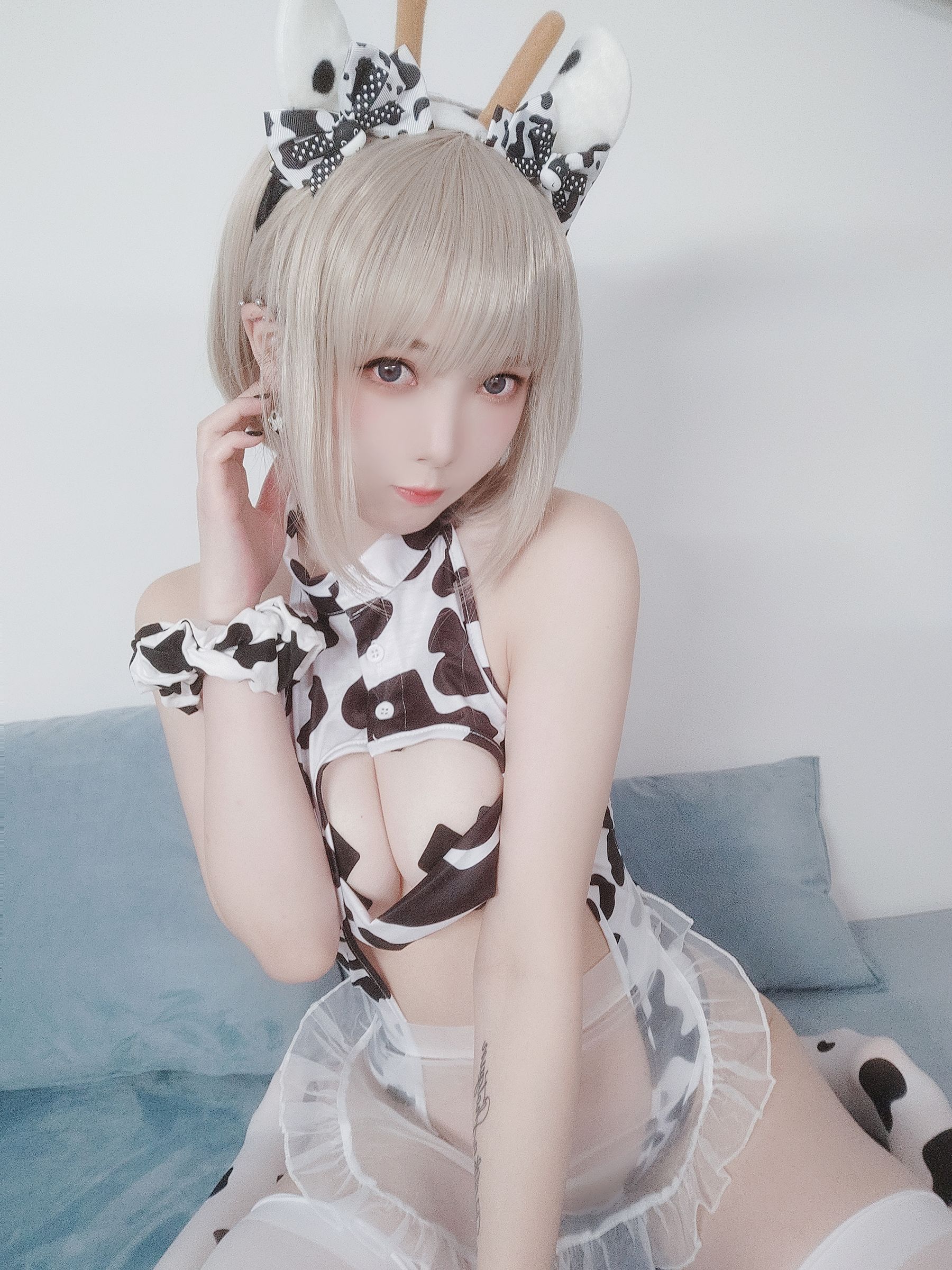 动漫博主弥七Minana – 奶牛 [50P] - 秀人网免费无水印在线套图写真