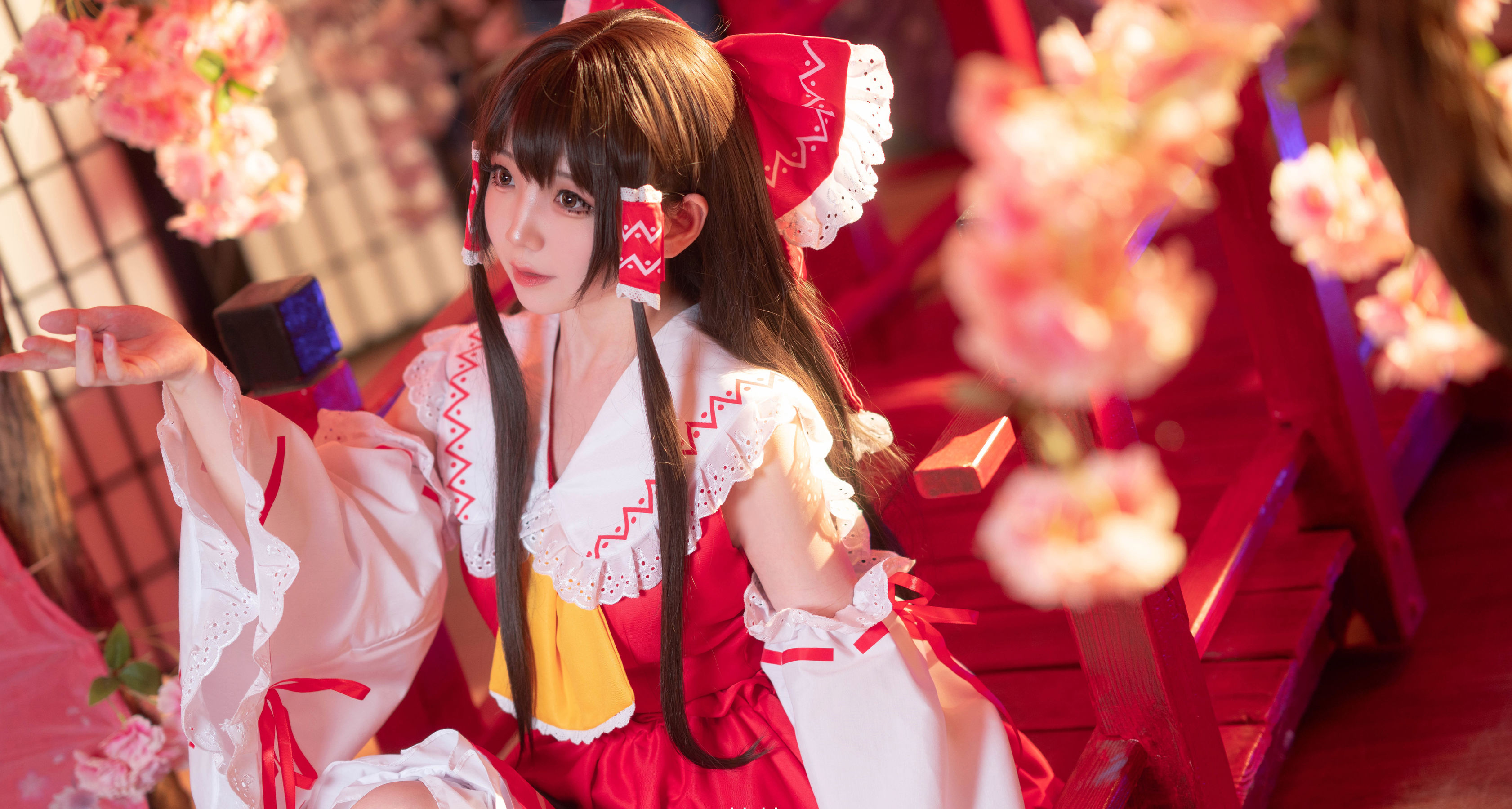 楚楚子w – 博丽灵梦 [12P] - 秀人网免费无水印在线套图写真