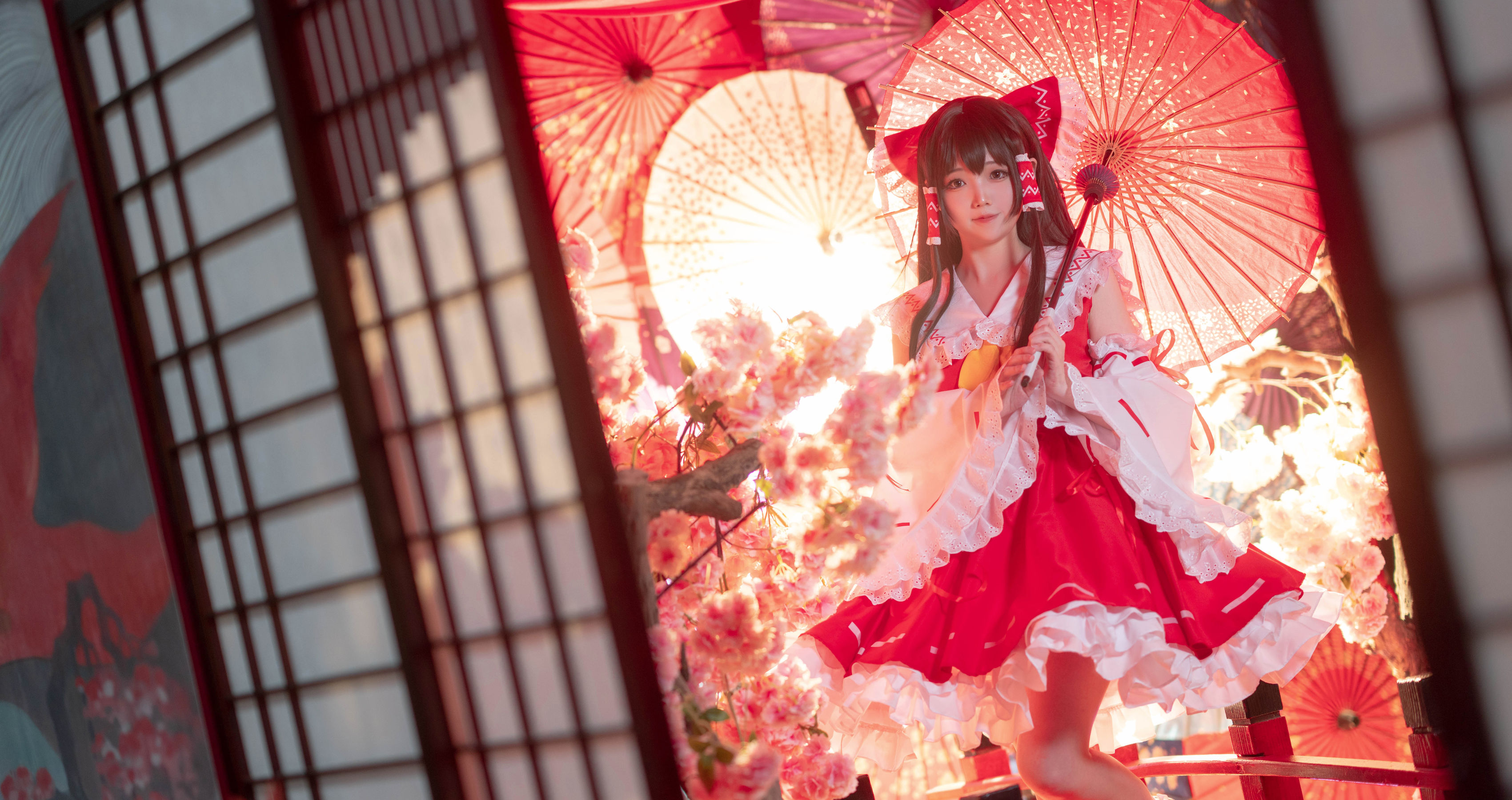 楚楚子w – 博丽灵梦 [12P] - 秀人网免费无水印在线套图写真