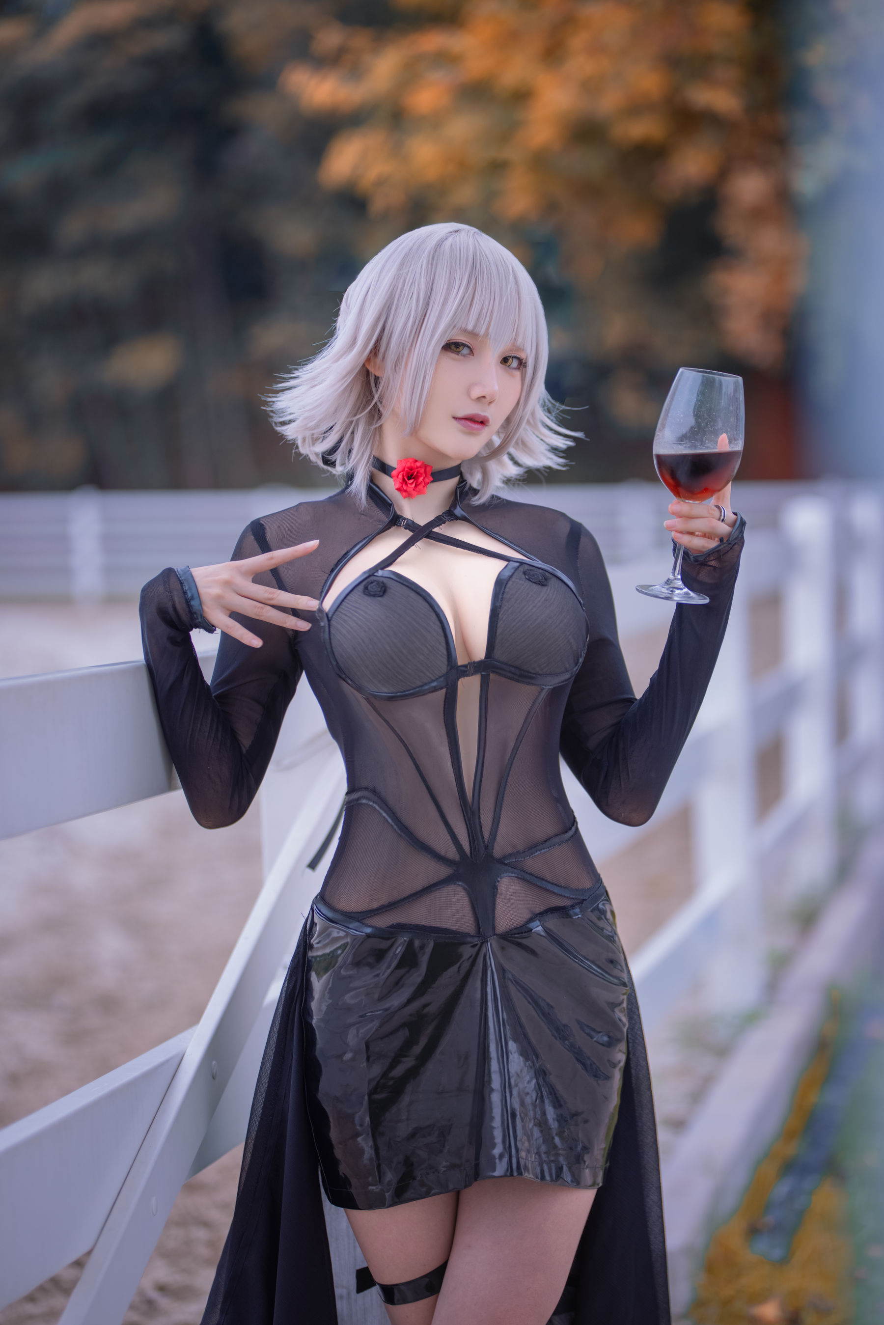 COS妹子仙九Airi – 黑贞马会 [18P] - 秀人网免费无水印在线套图写真