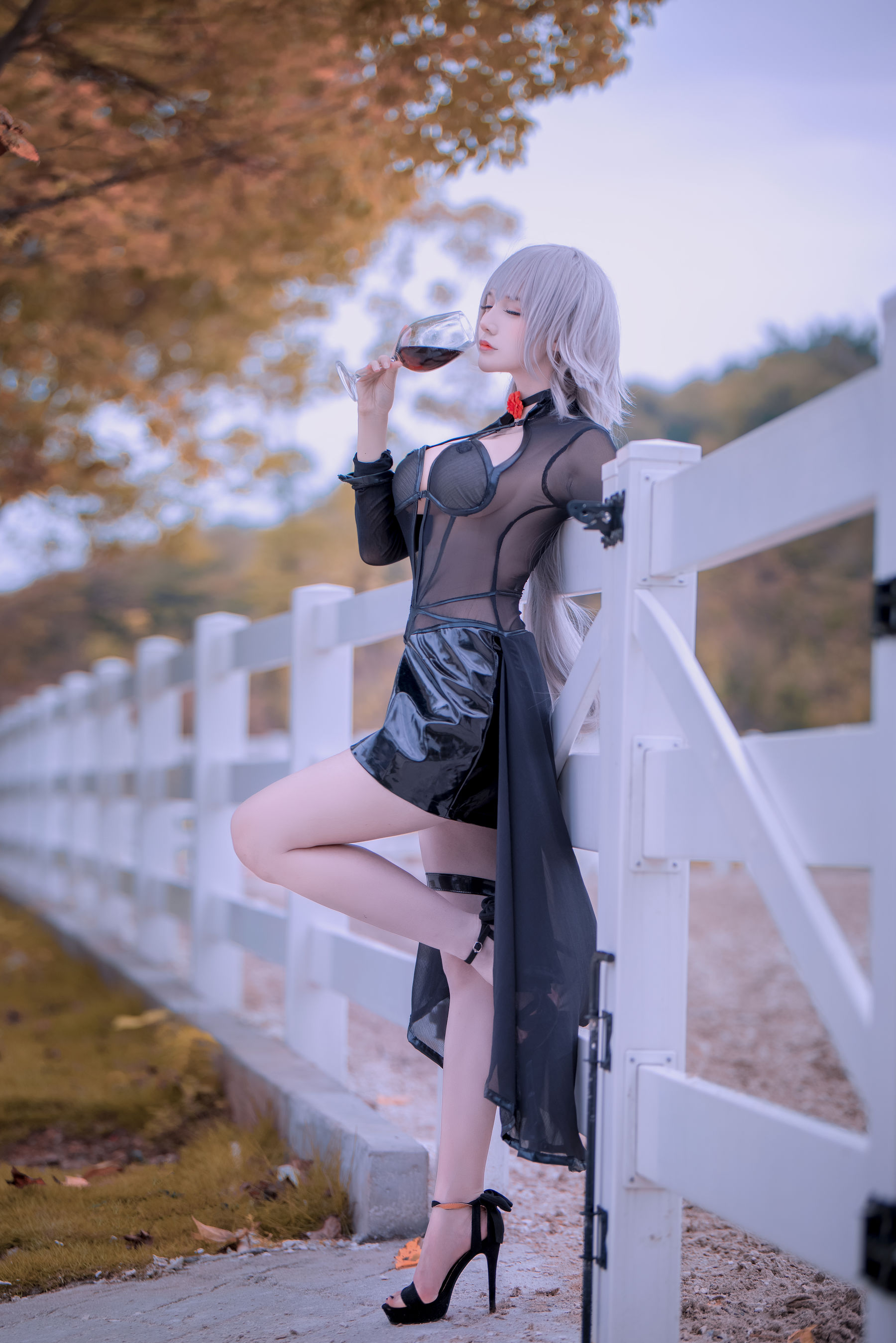 COS妹子仙九Airi – 黑贞马会 [18P] - 秀人网免费无水印在线套图写真