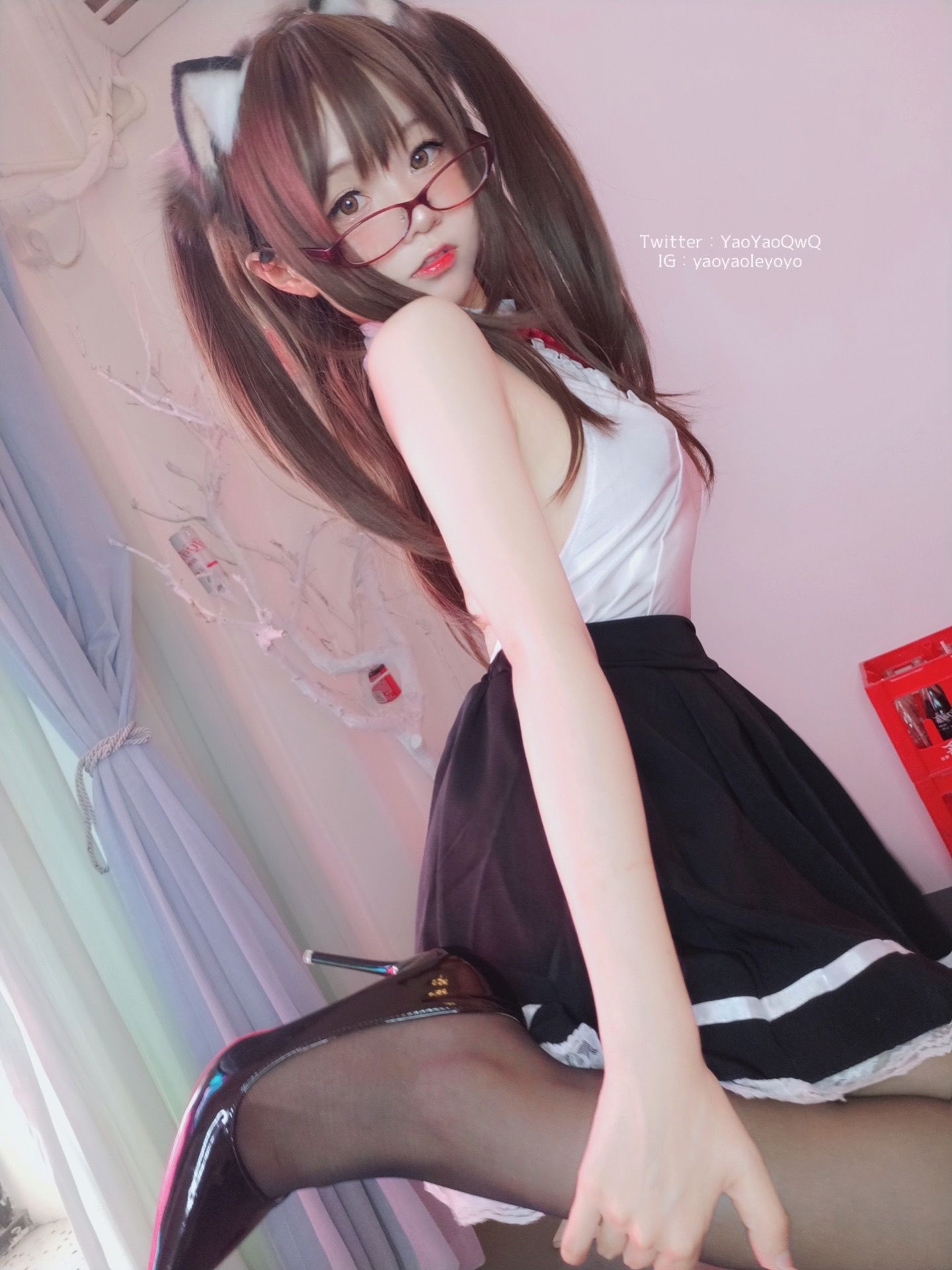 萌妹子Coser摇摇乐yoyo – 黑色紧身衣 [100P] - 秀人网免费无水印在线套图写真