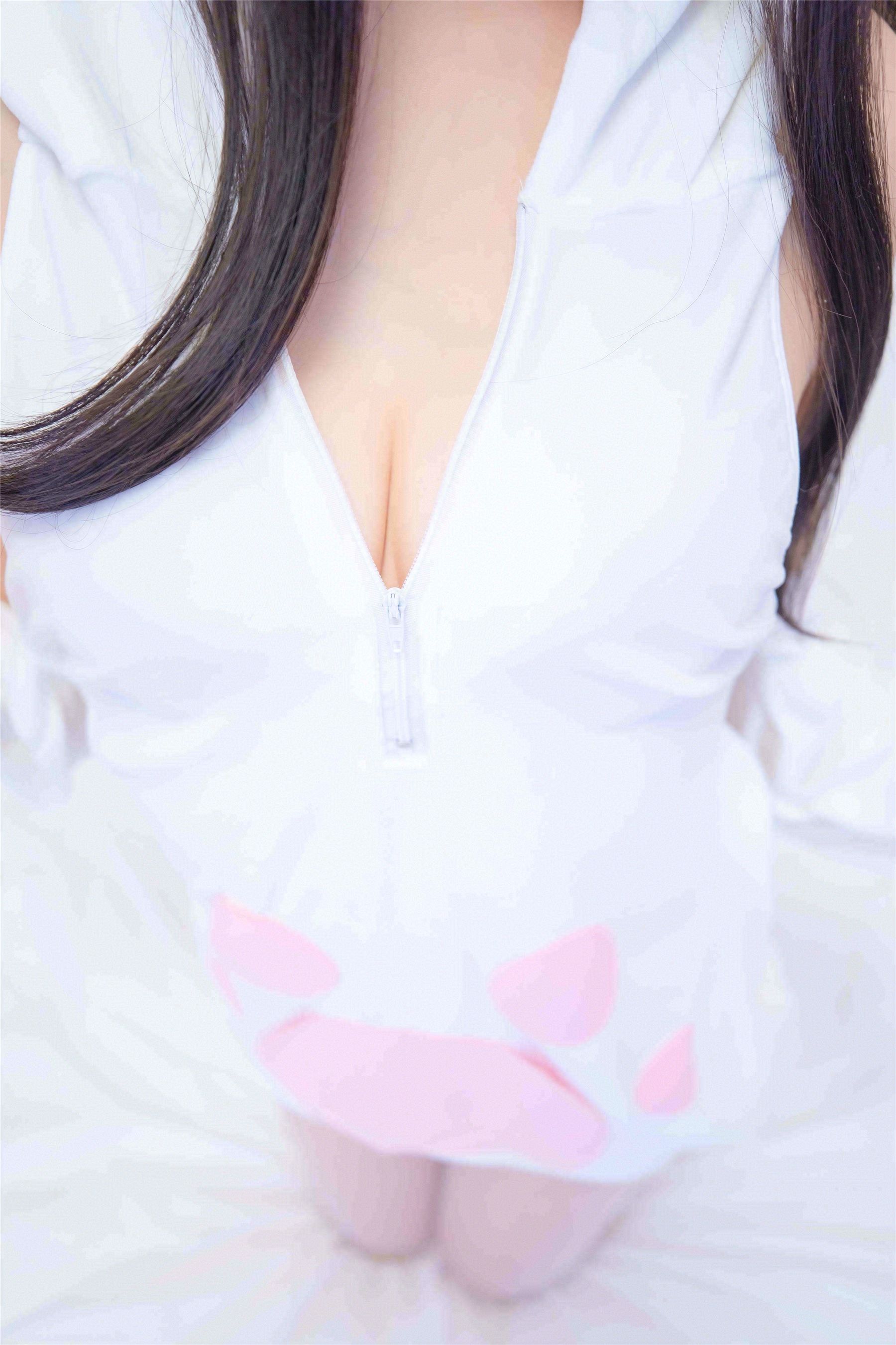 萝莉神楽板真冬 白猫咪 [20P] - 秀人网免费无水印在线套图写真