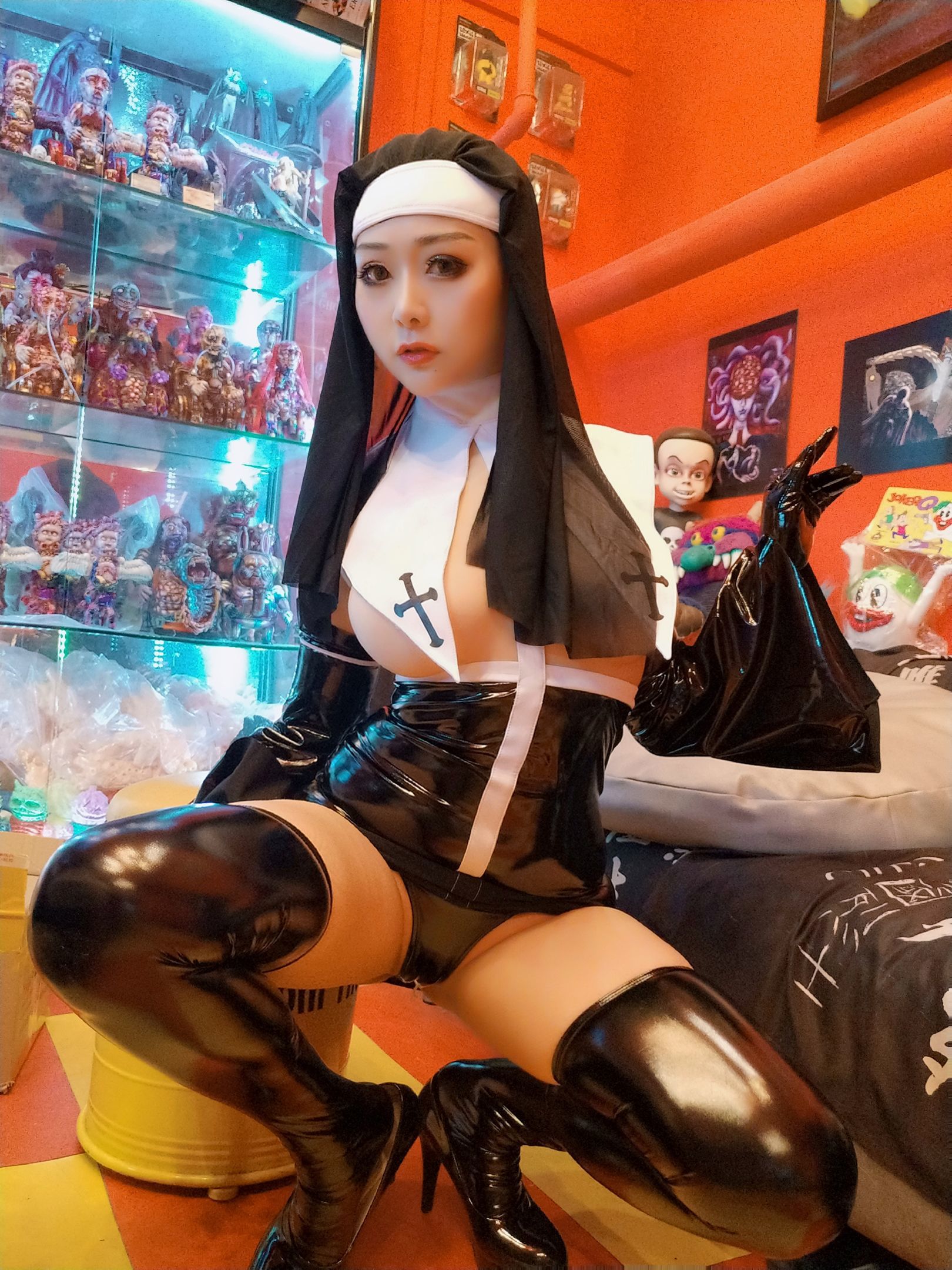 性感Coser三刀刀Miido 修女 [17P] - 秀人网免费无水印在线套图写真