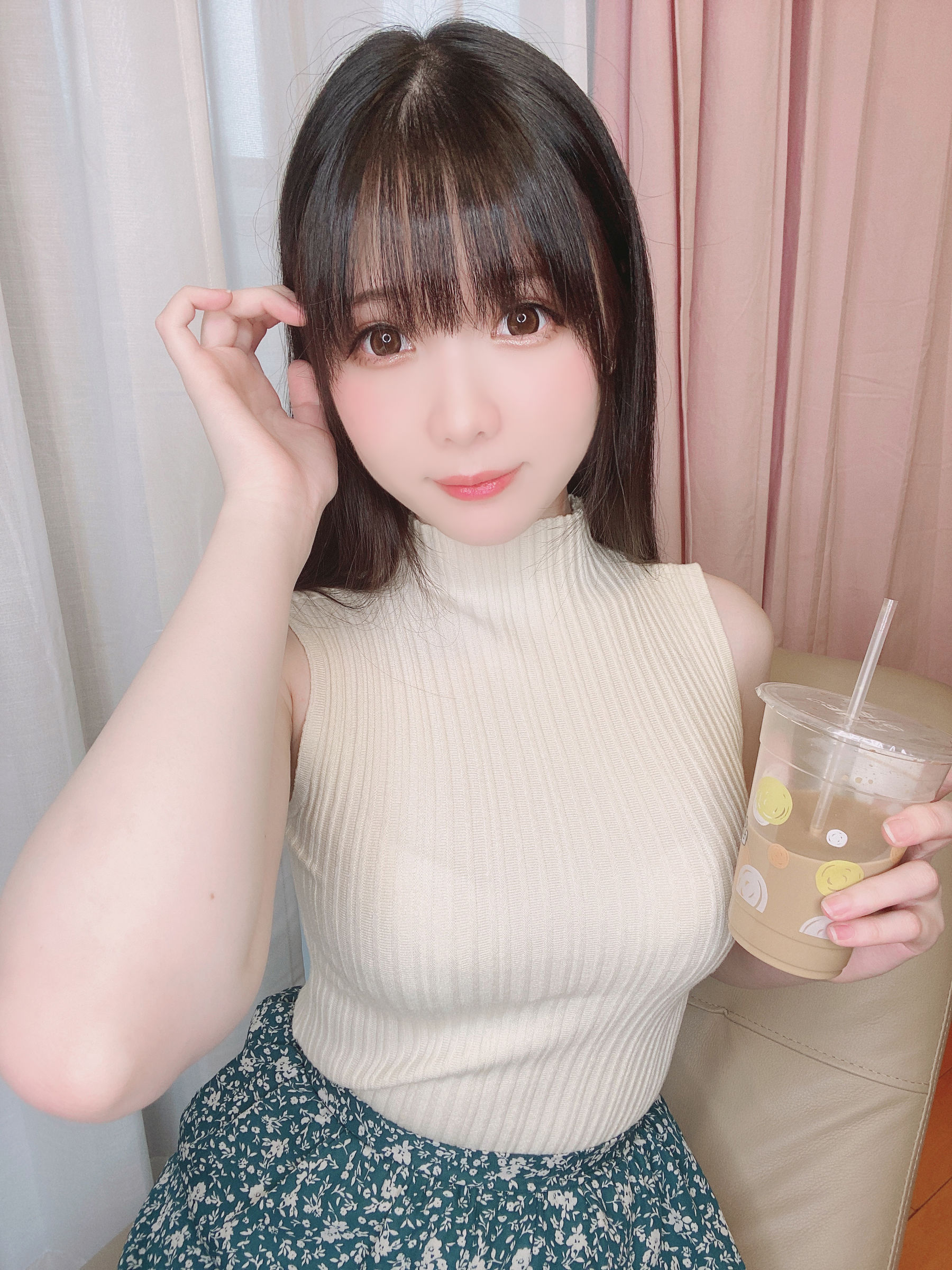 微博妹纸霜月shimo – お疲れ様でした！ [10P] - 秀人网免费无水印在线套图写真