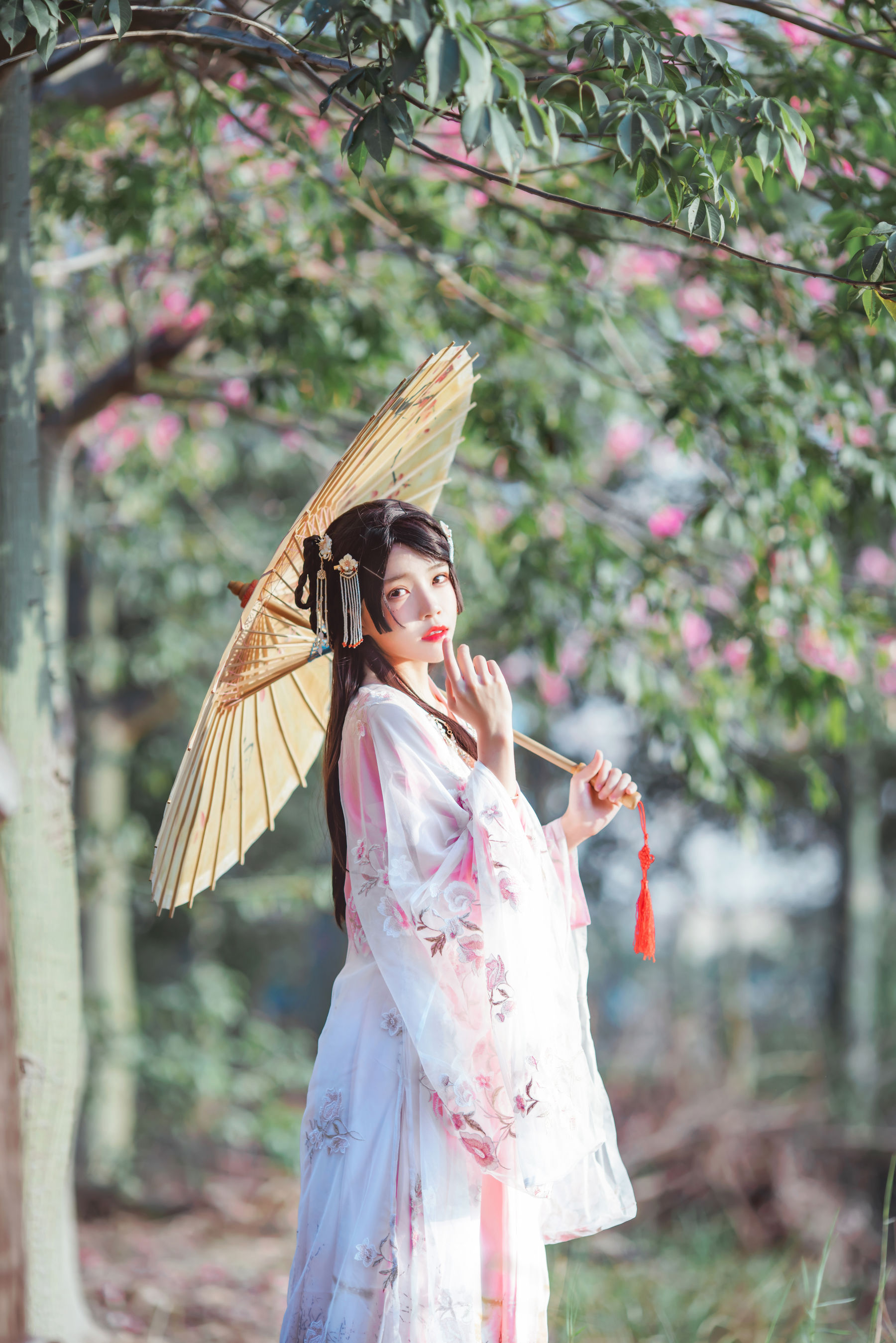桜桃喵 – 温柔之汉服桃花 [15P] - 秀人网免费无水印在线套图写真