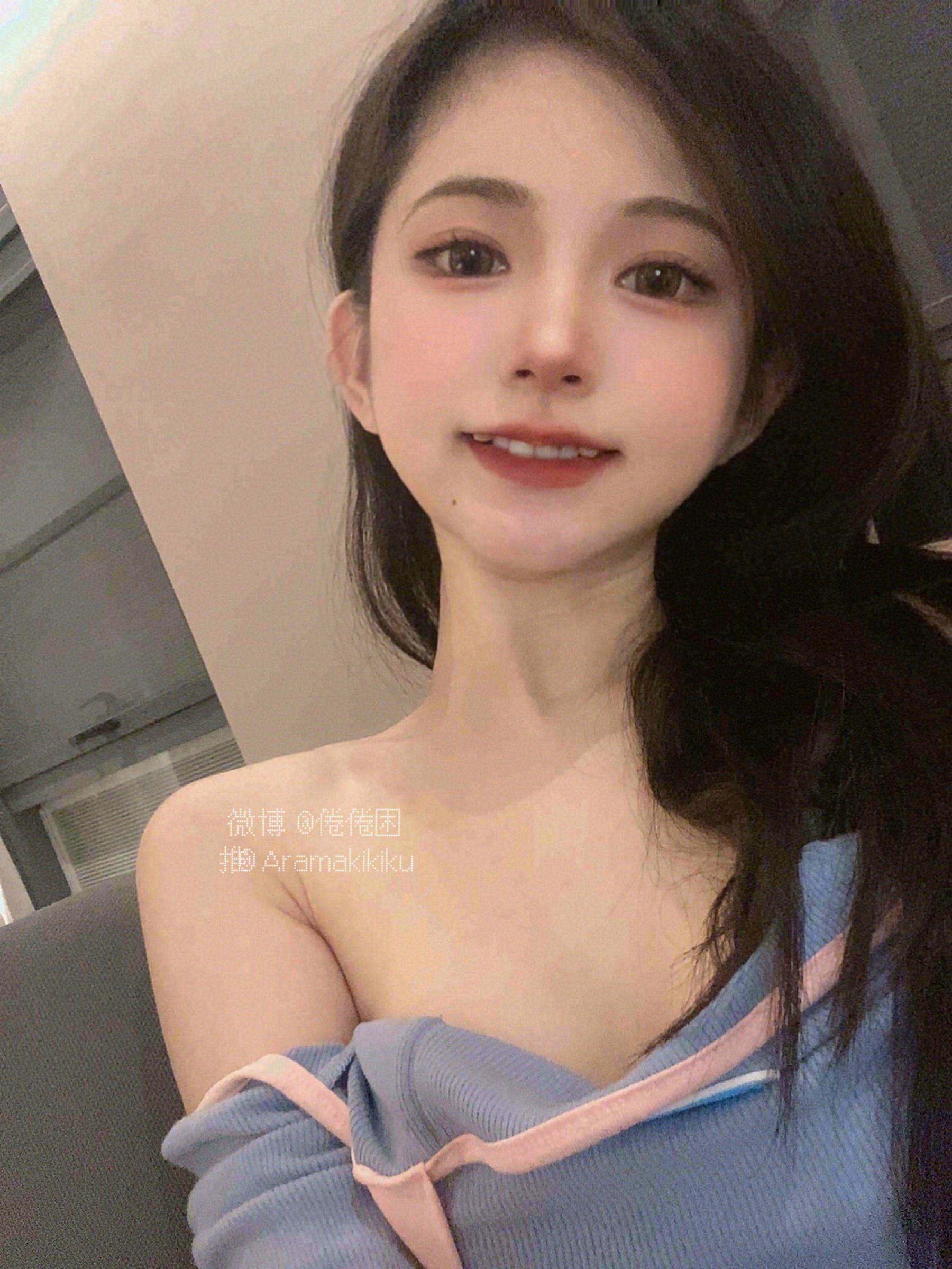 倦倦喵 – 蓝莓皮肤 [32P] - 秀人网免费无水印在线套图写真