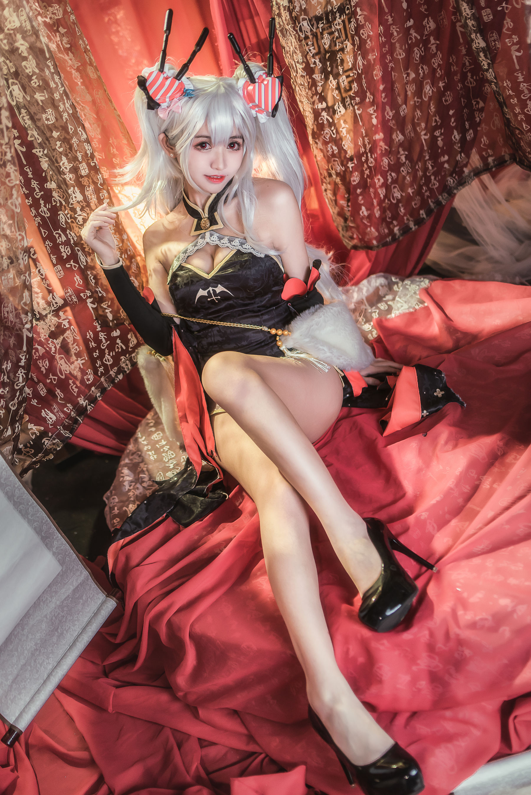 超人气Coser鳗鱼霏儿 碧蓝华裳 吸血鬼 [12P] - 秀人网免费无水印在线套图写真