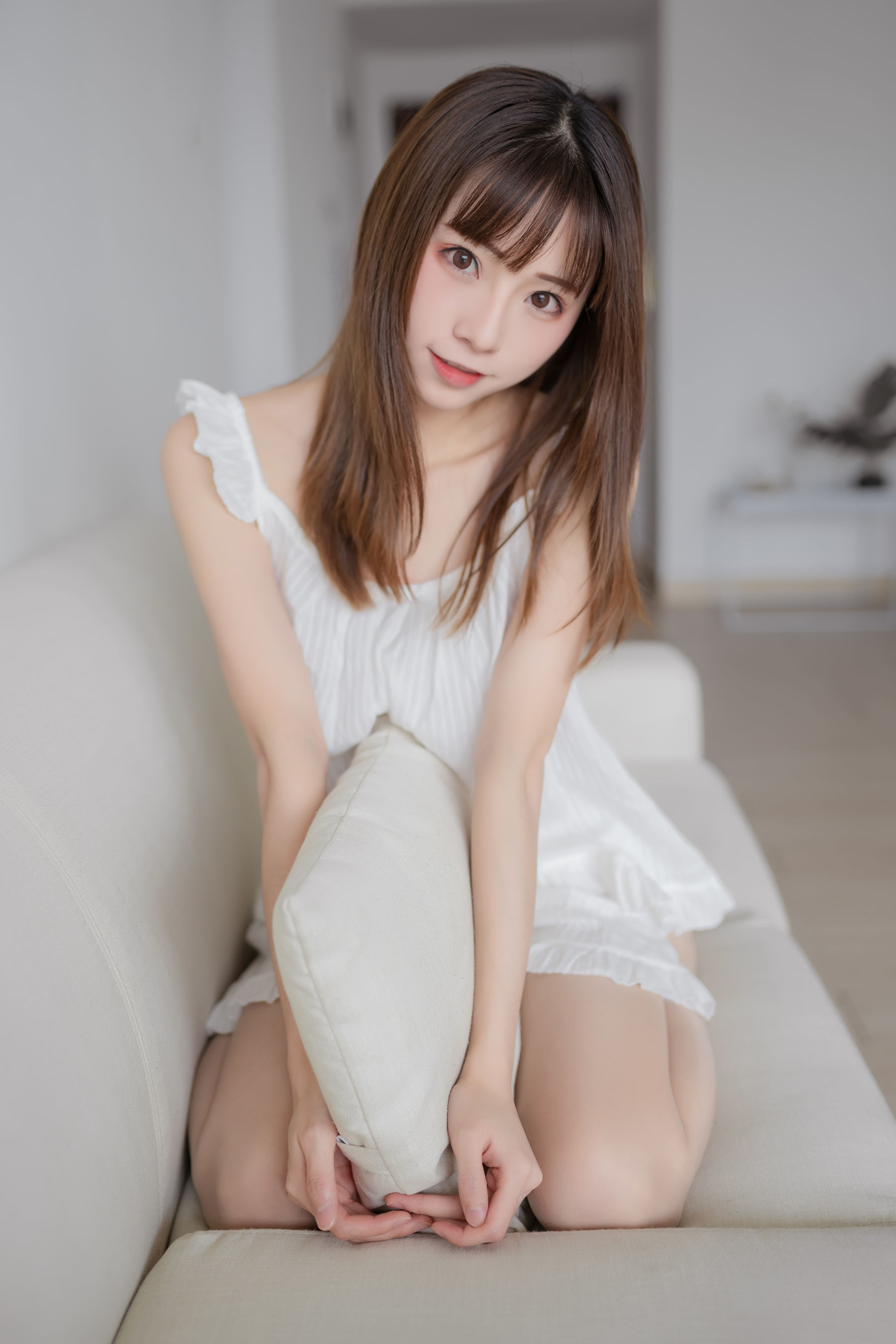 动漫博主Kitaro_绮太郎 – 白色睡衣 [45P] - 秀人网免费无水印在线套图写真