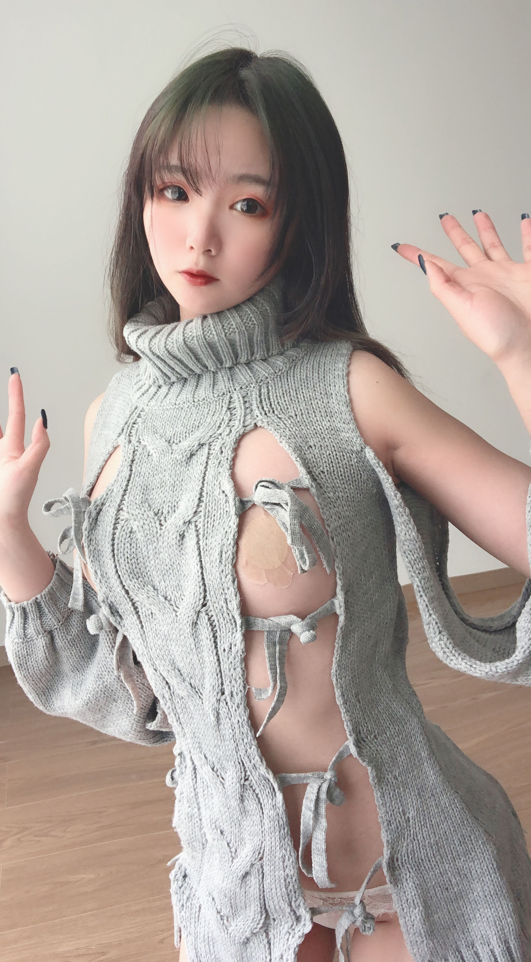 萌妹是青水 露背毛衣 [14P] - 秀人网免费无水印在线套图写真