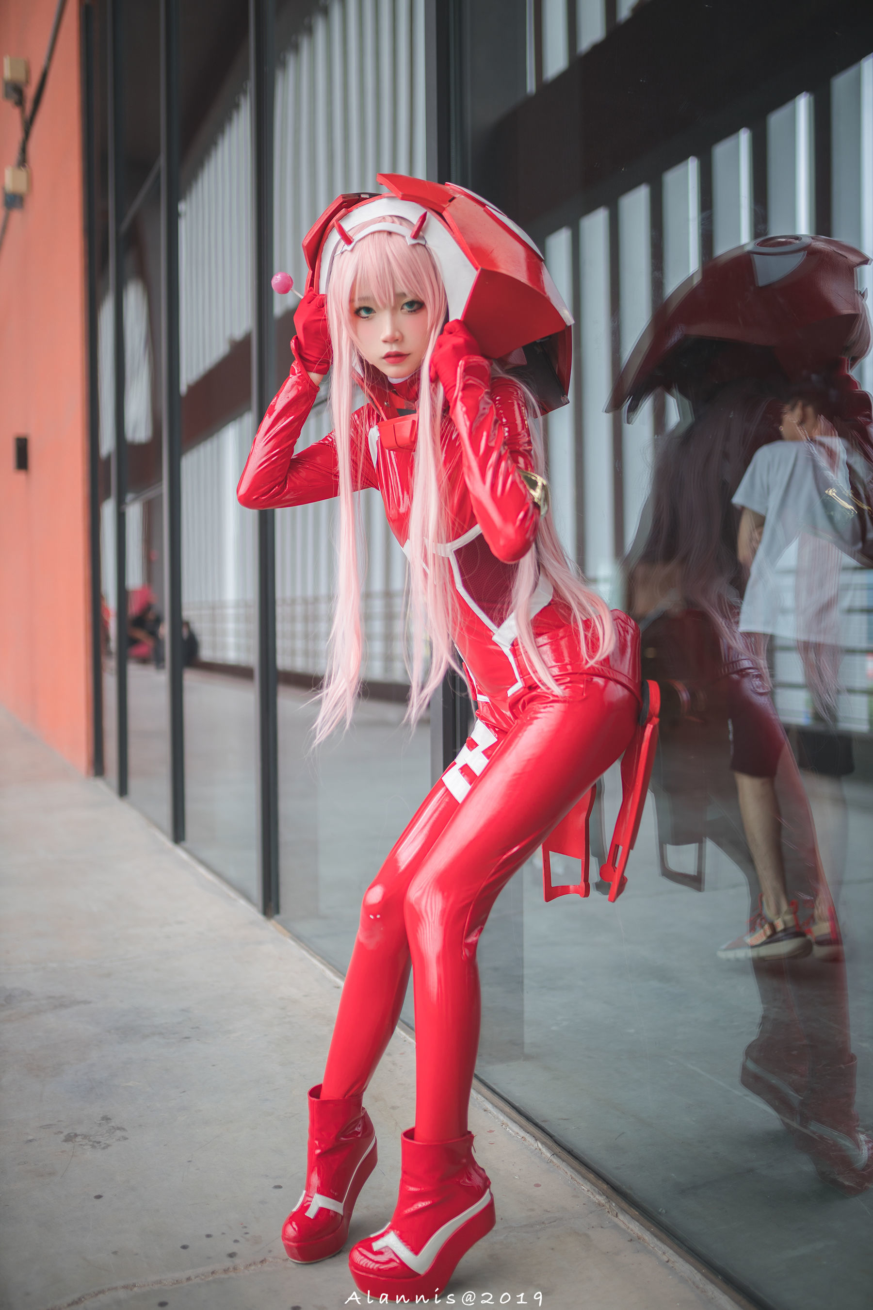 清纯少女五更百鬼 胶衣 [9P] - 秀人网免费无水印在线套图写真