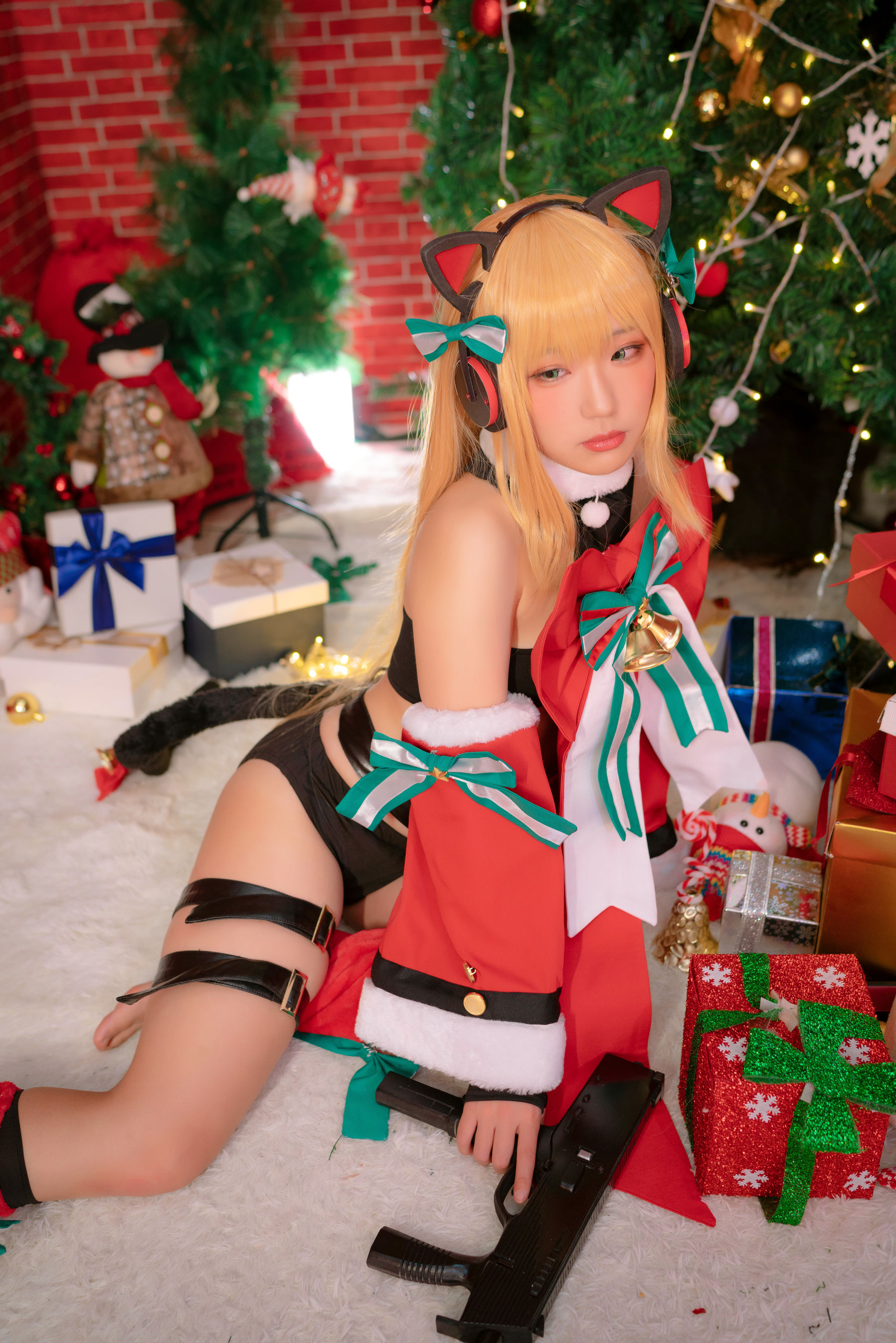 动漫博主Mime弥美 – 少女前线 TMP 圣诞节 [15P] - 秀人网免费无水印在线套图写真