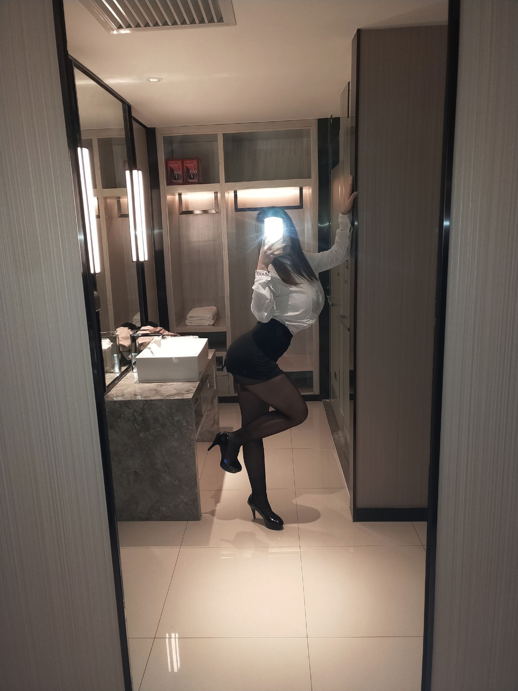 自闭颜球球(无颜小天使wy) – OL [75P] - 秀人网免费无水印在线套图写真