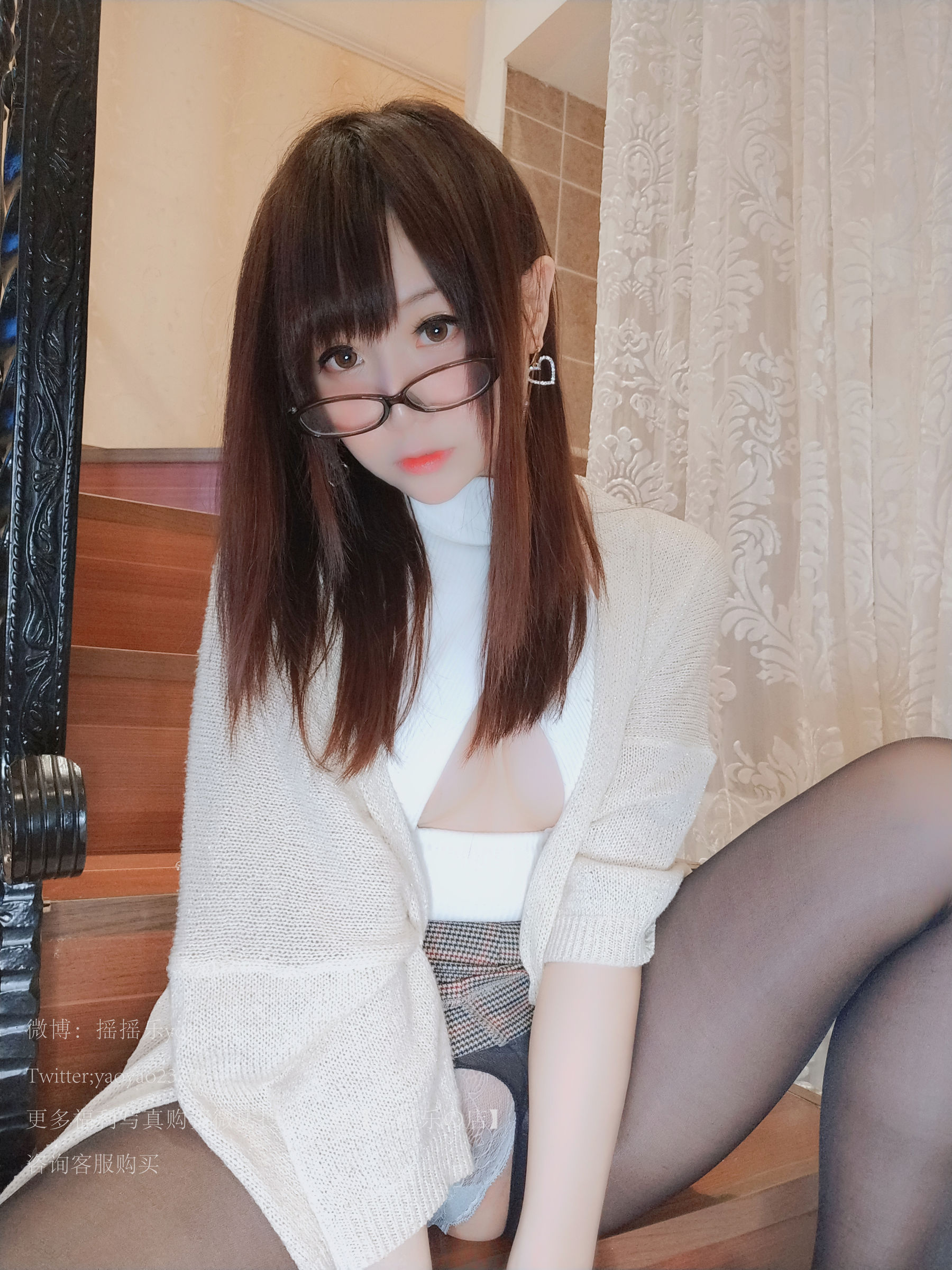 [萝莉COS] 摇摇乐yoyo – 御姐向！ [120P] - 秀人网免费无水印在线套图写真