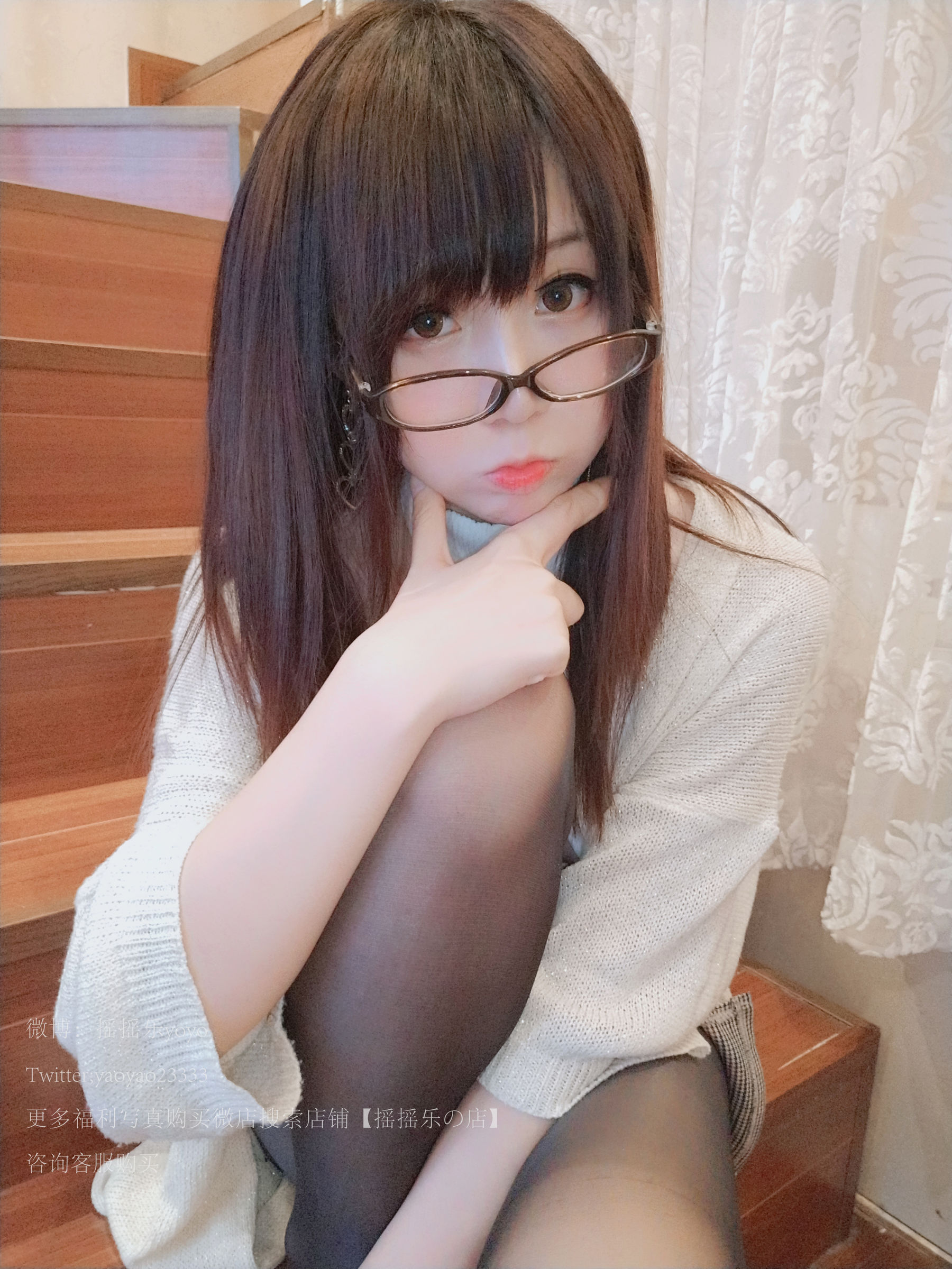 [萝莉COS] 摇摇乐yoyo – 御姐向！ [120P] - 秀人网免费无水印在线套图写真