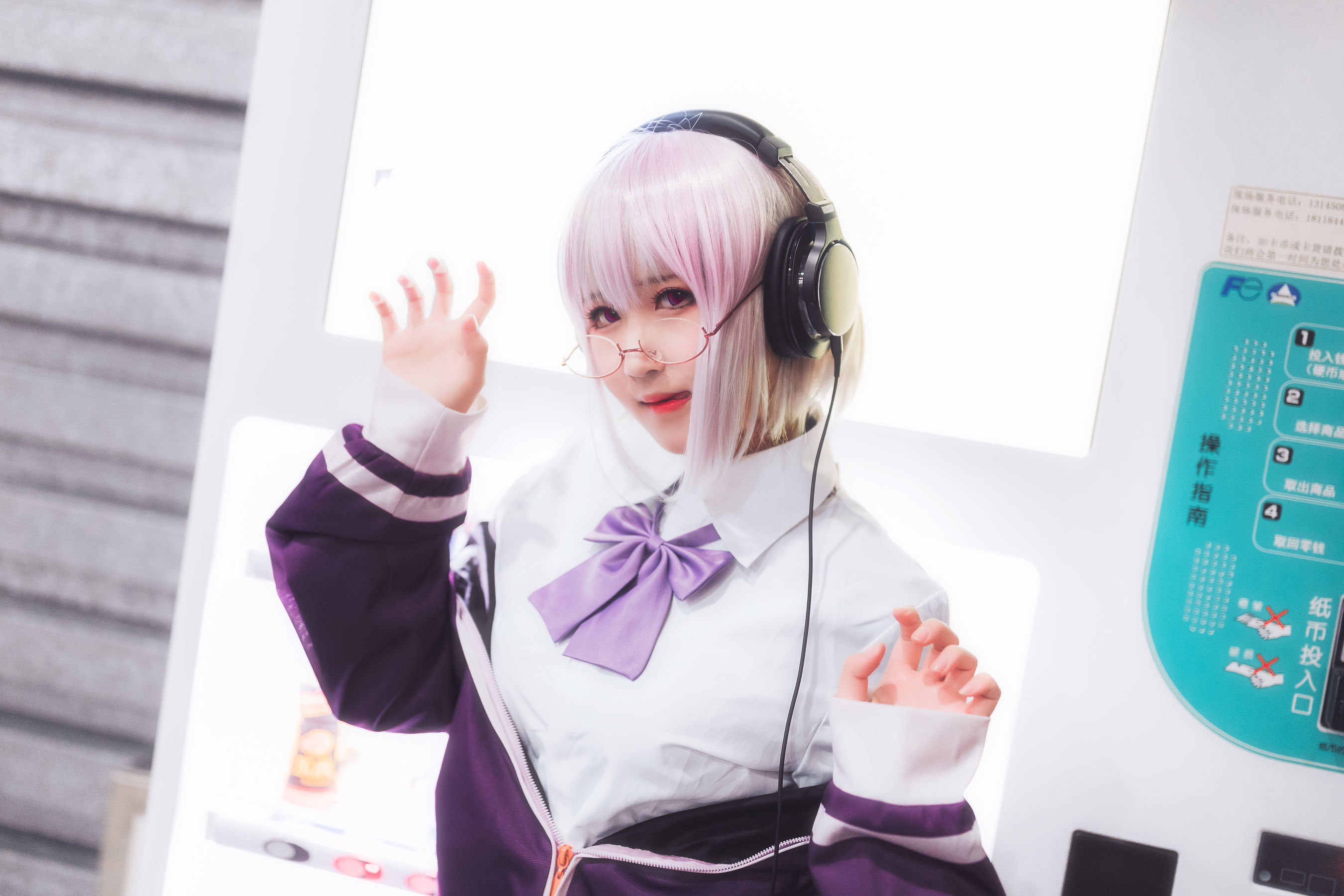 微博妹子三度_69 – 电光超人古立特 [9P] - 秀人网免费无水印在线套图写真