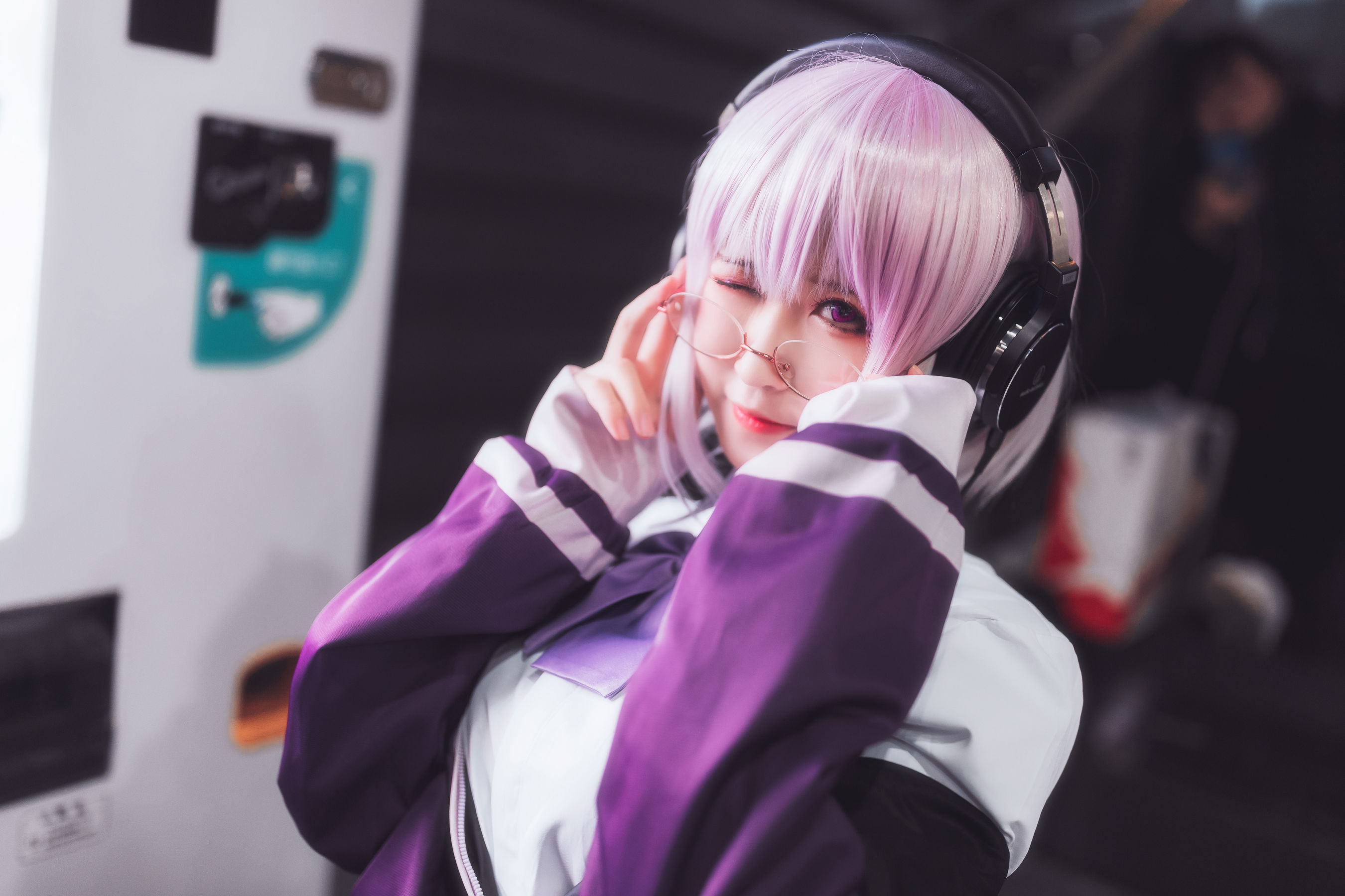 微博妹子三度_69 – 电光超人古立特 [9P] - 秀人网免费无水印在线套图写真