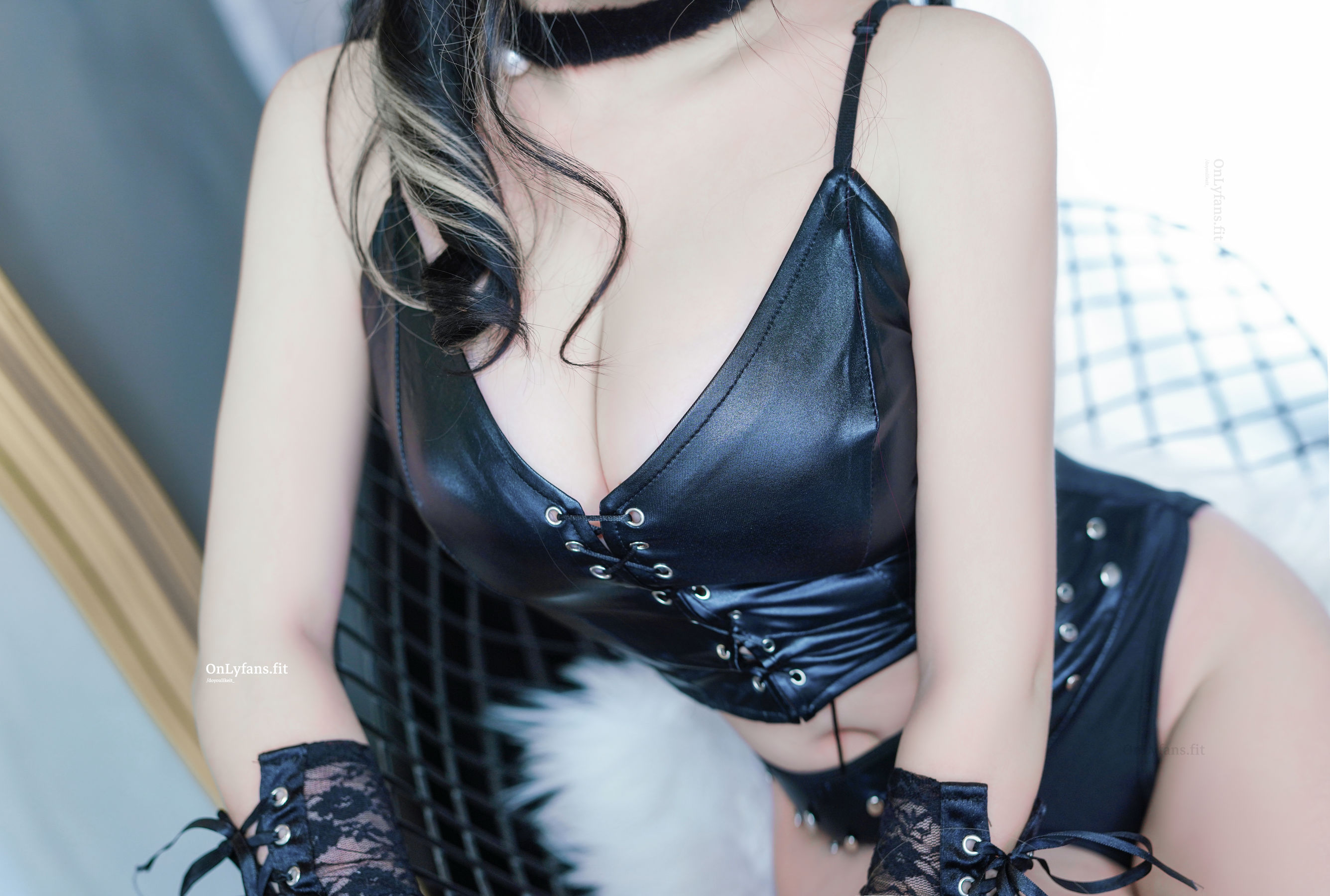 动漫博主恩田直幸 – 皮衣小狼 [45P] - 秀人网免费无水印在线套图写真