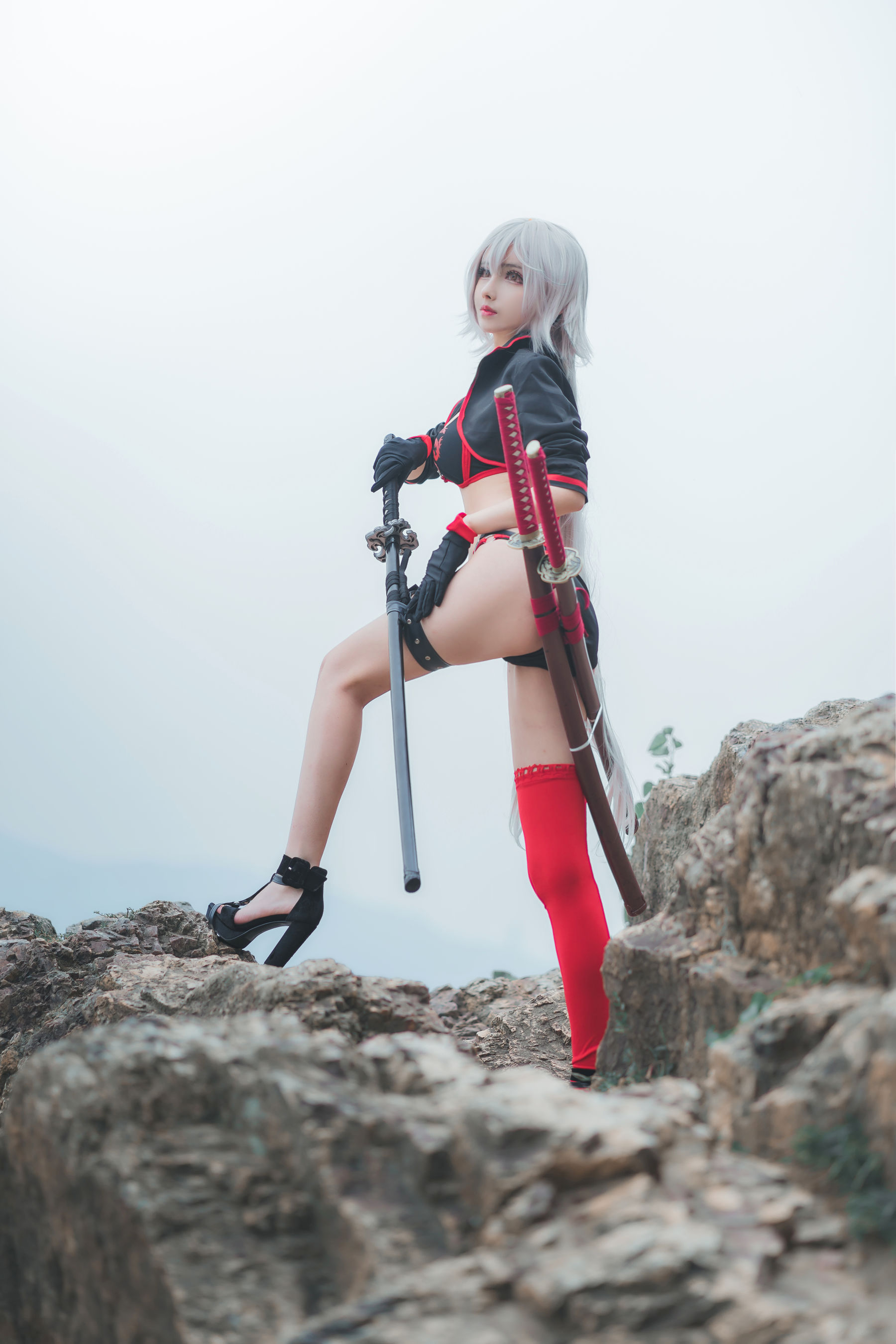 COS福利rioko凉凉子 泳装黑贞 [8P] - 秀人网免费无水印在线套图写真