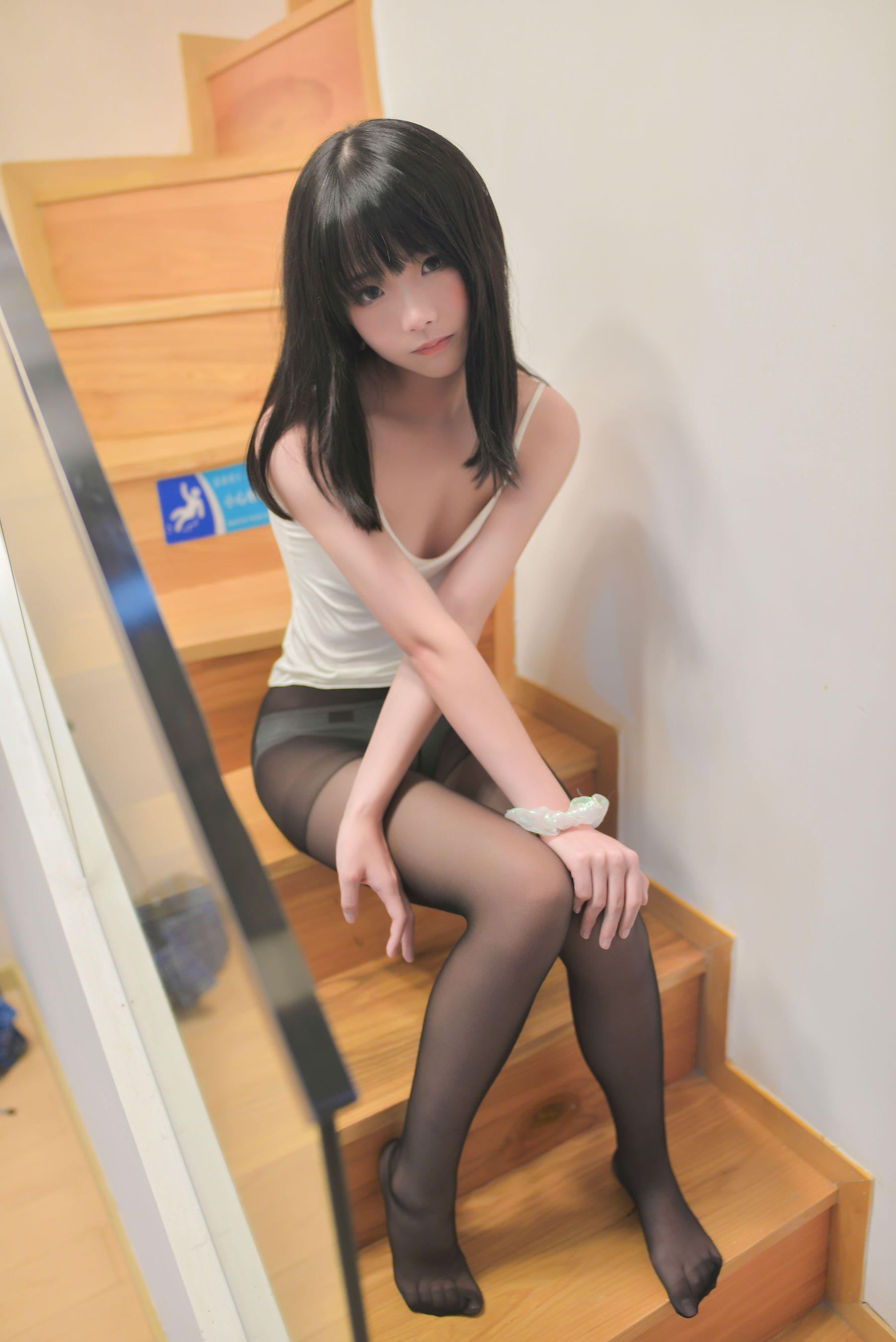 微博正妹像个傻依 -学妹黑丝 [31P] - 秀人网免费无水印在线套图写真