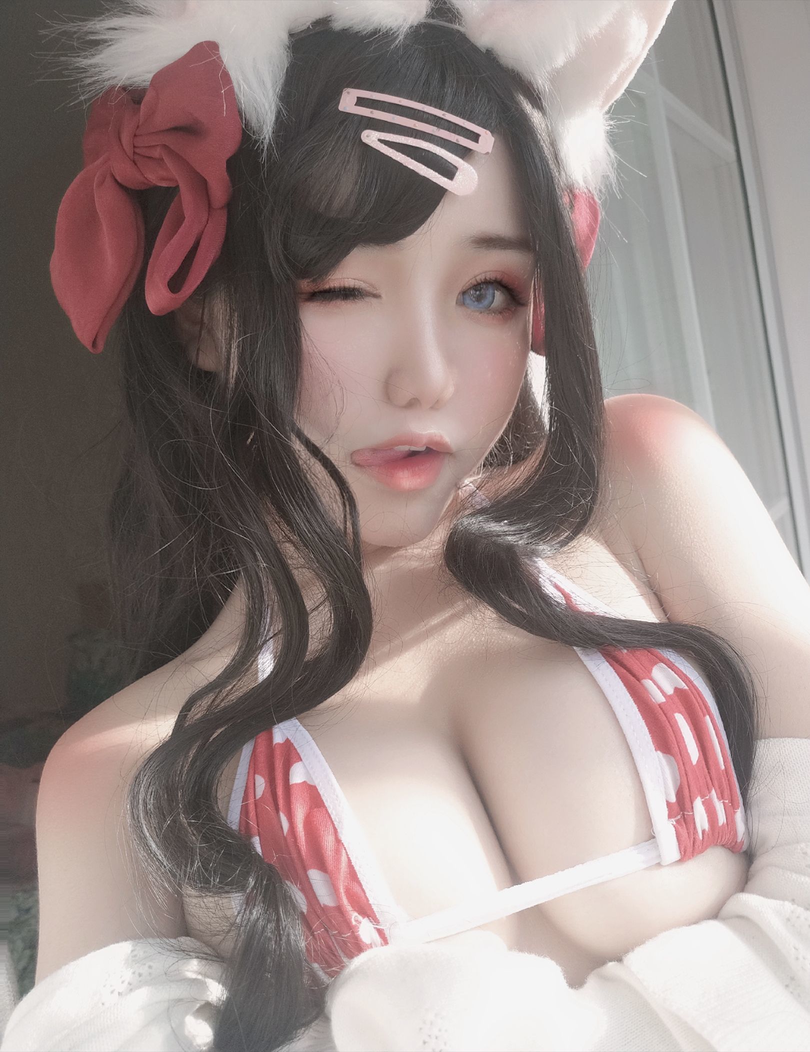 一笑芳香沁写真 窗与宠物猫 [25P] - 秀人网免费无水印在线套图写真